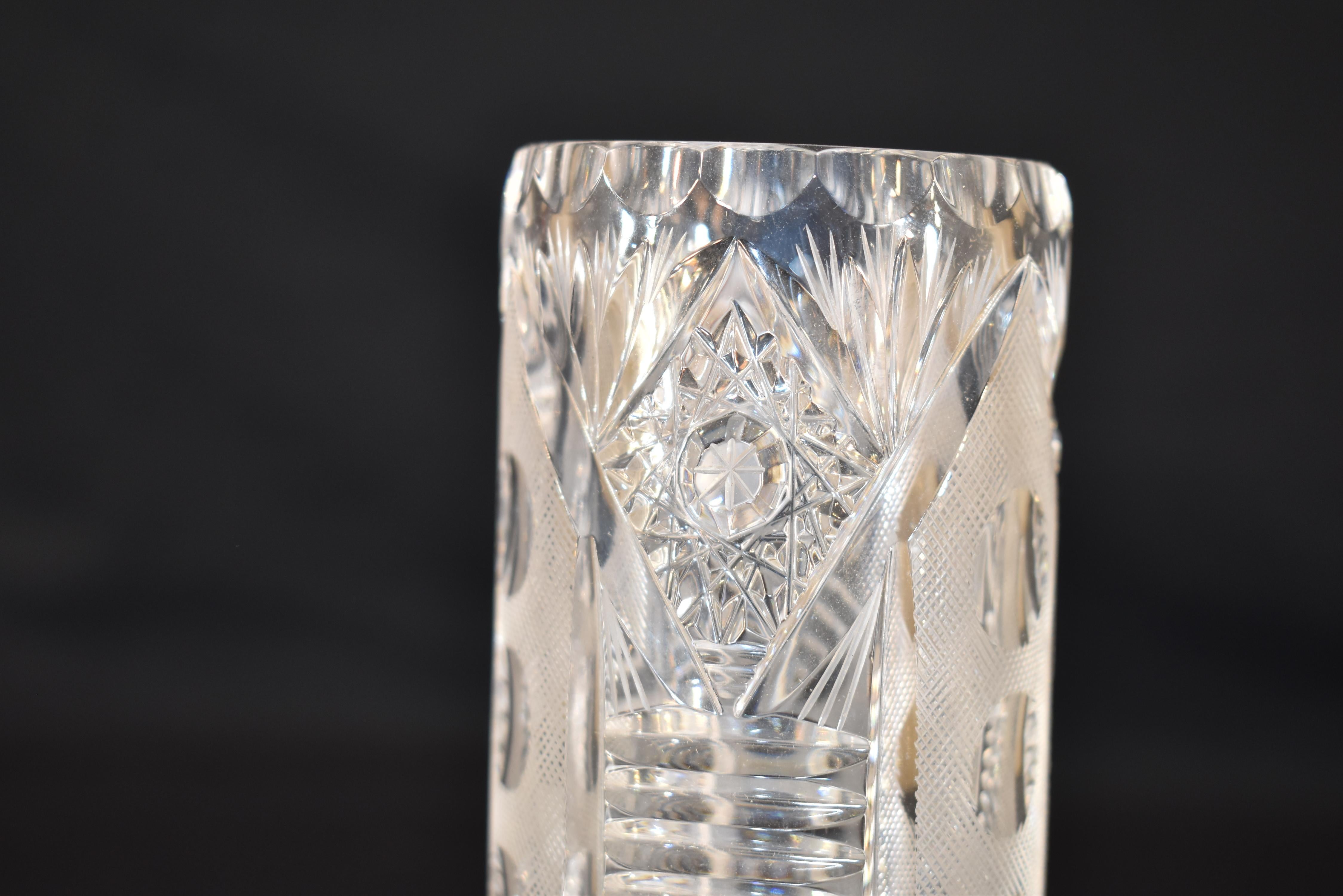 Jarrón inglés de cristal tallado, Circa 1930's en venta 3