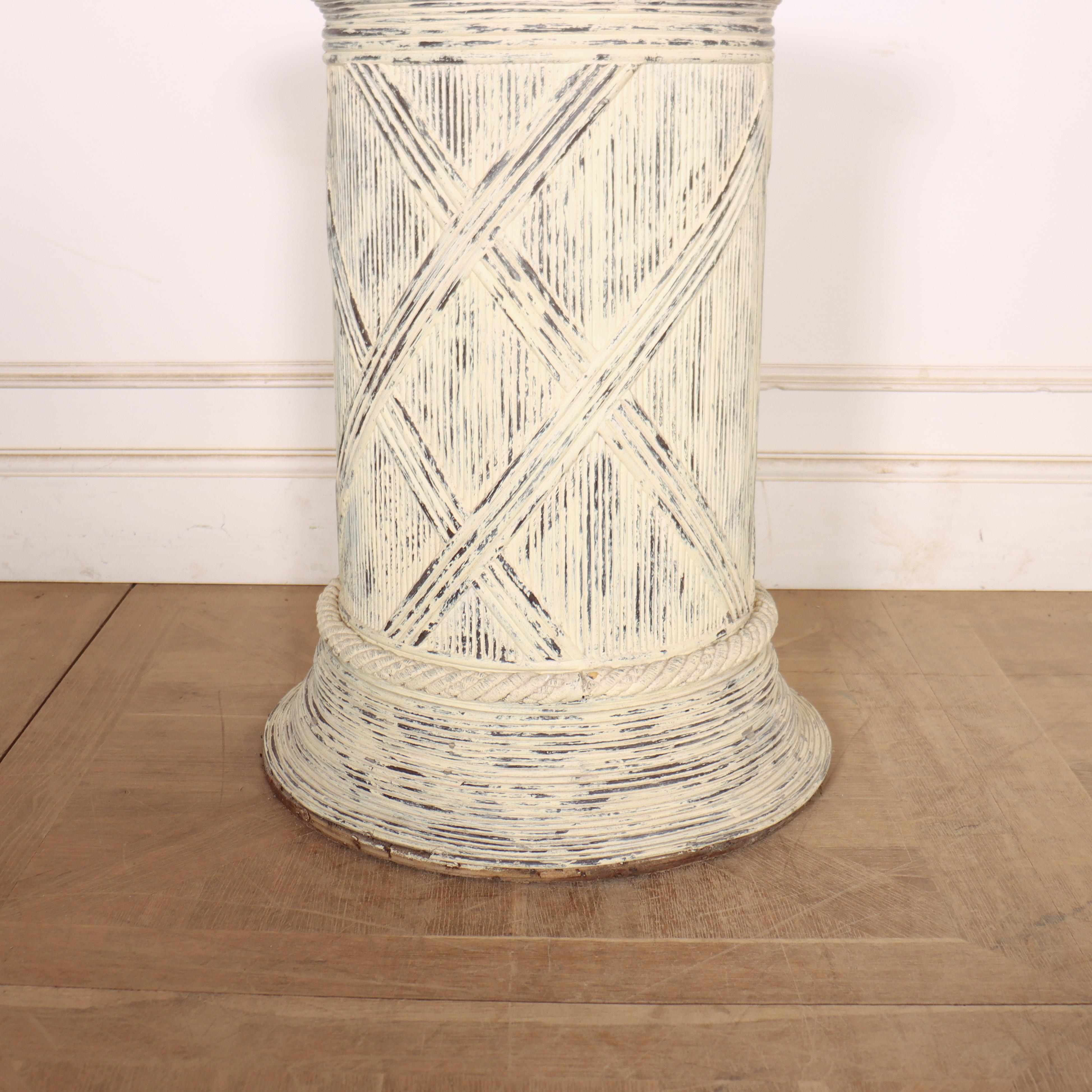 Good 19th century English painted cylindrical sculpture stand with reeded decoration and a faux marble top. 1880. 

Code: 8984

Dimensions:
H: 28