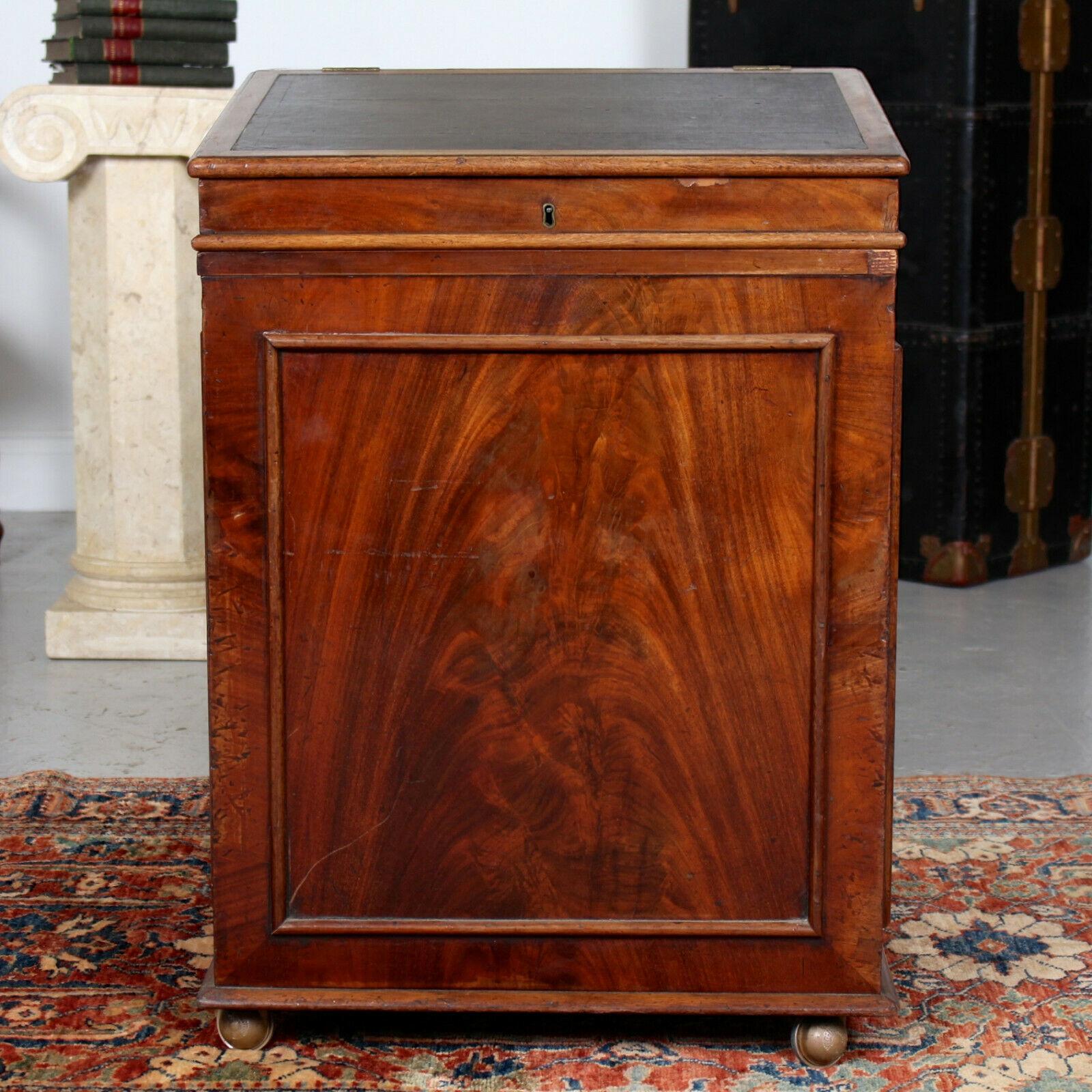 English Davenport Early 19th Century Mahogany Writing Desk For Sale 6