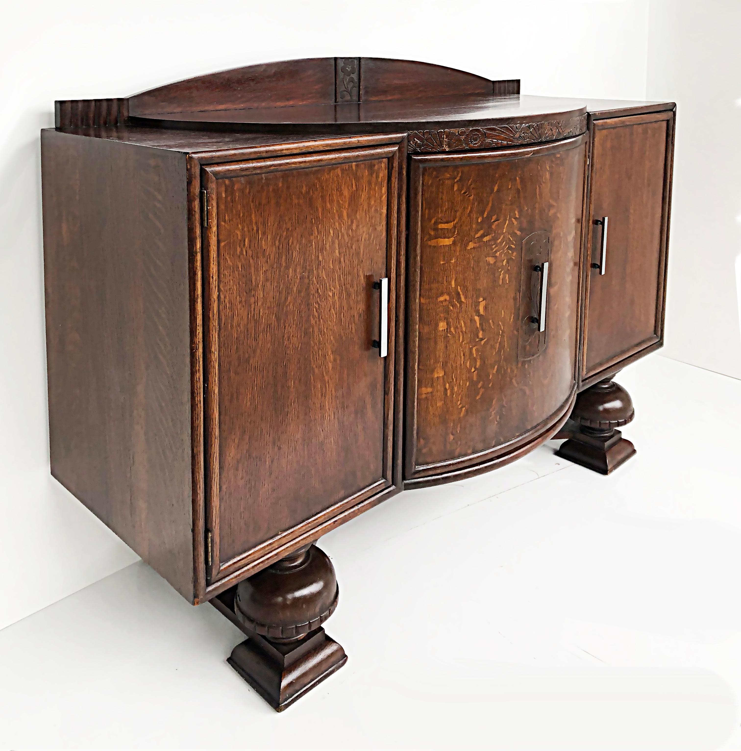 English Deco Oak Dry Bar Server, C.W.S. LTD. Cabinet Factory Birmingham

Offered for sale is a substantial 1940s English Deco oak cabinet intended as a dry bar cabinet. The piece is marked C.W.S. LTD Birmingham (England). The cabinet has 3 large