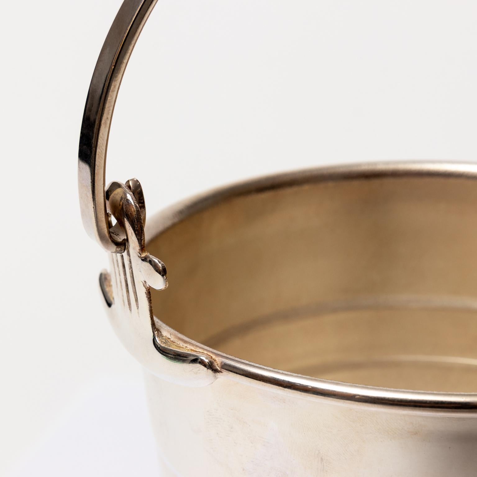 English Deco Silver Plate Ice Pail In Good Condition For Sale In Stamford, CT