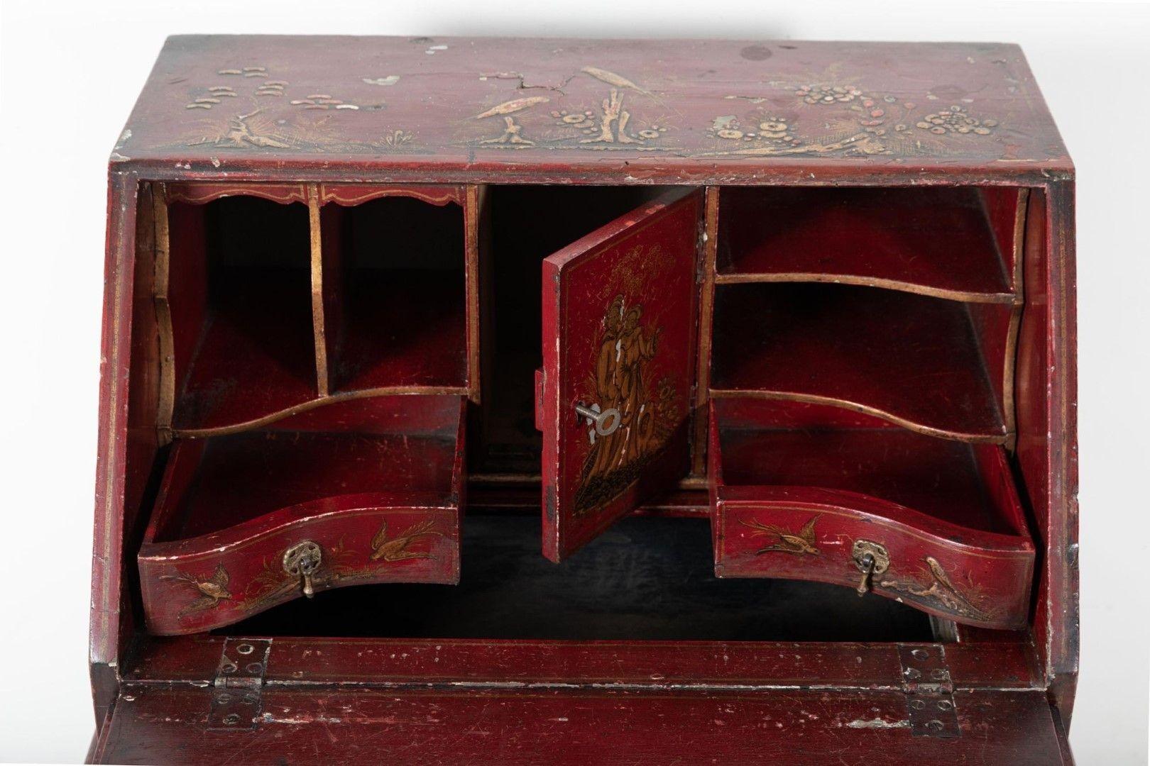 Englischer dekorativer Chinoiserie-Büro-Schreibtisch im Angebot 5