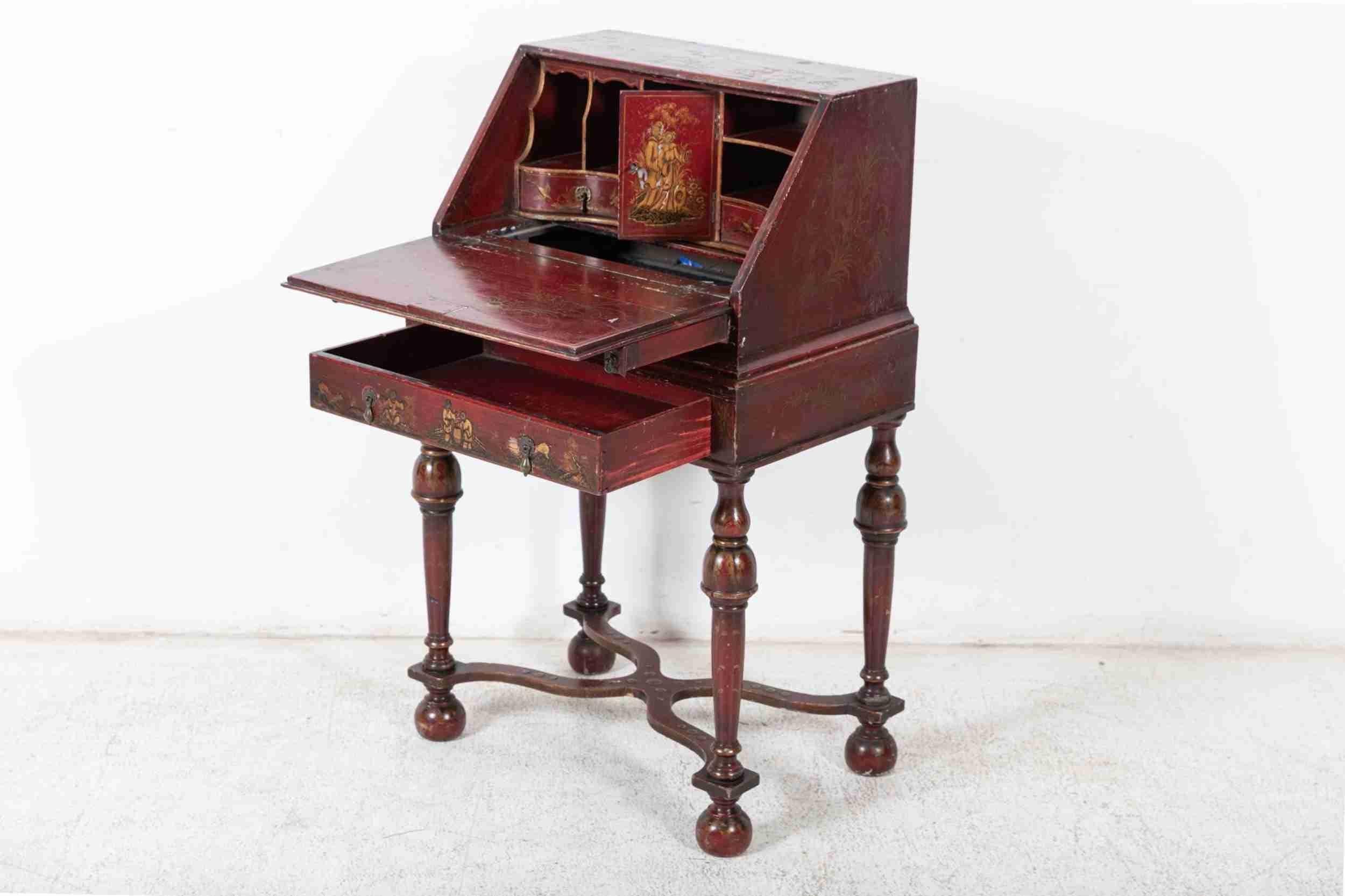 Englischer dekorativer Chinoiserie-Büro-Schreibtisch (Frühes 20. Jahrhundert) im Angebot