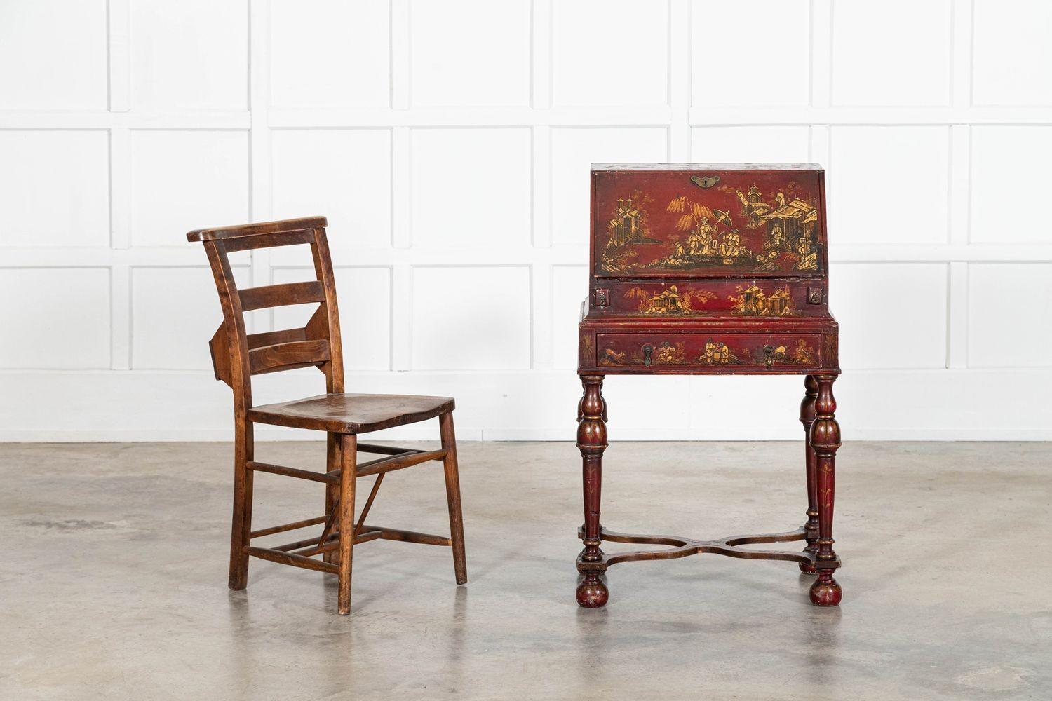 Scrittoio decorativo inglese Chinoiserie Bureau in vendita 1