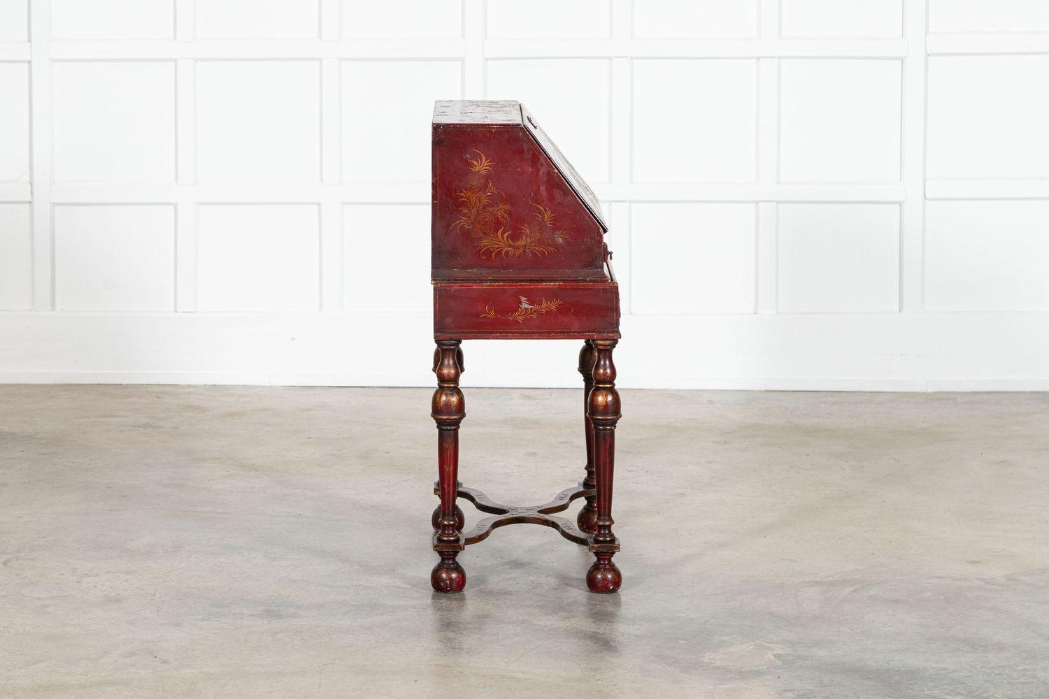 Scrittoio decorativo inglese Chinoiserie Bureau in vendita 2
