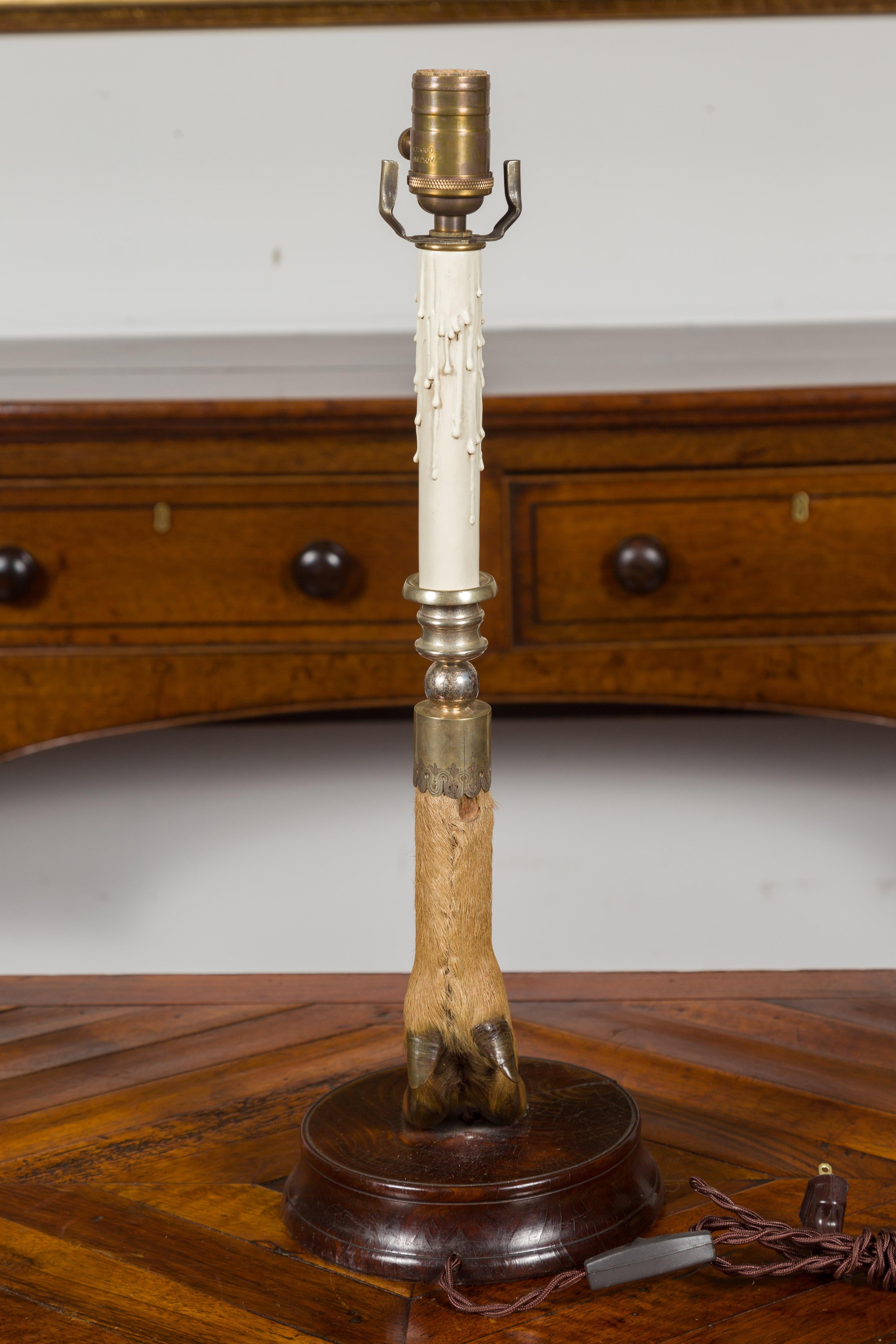 English Deer Leg Wired Table Lamp Dated 1908, Mounted on a Circular Wooden Base For Sale 1