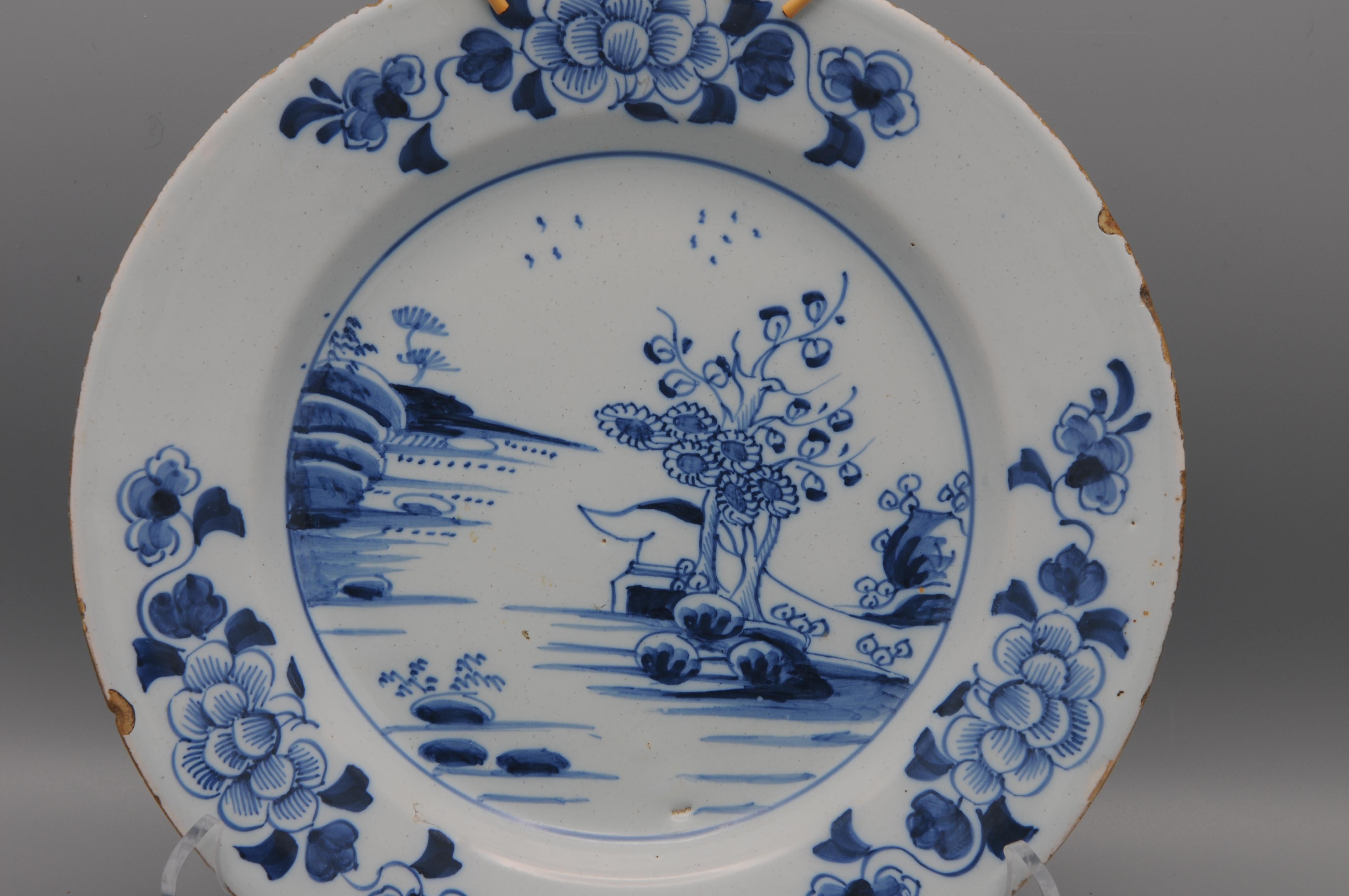 Chinoiseries Assiette anglaise de Delft bleu et blanc - 18ème siècle en vente