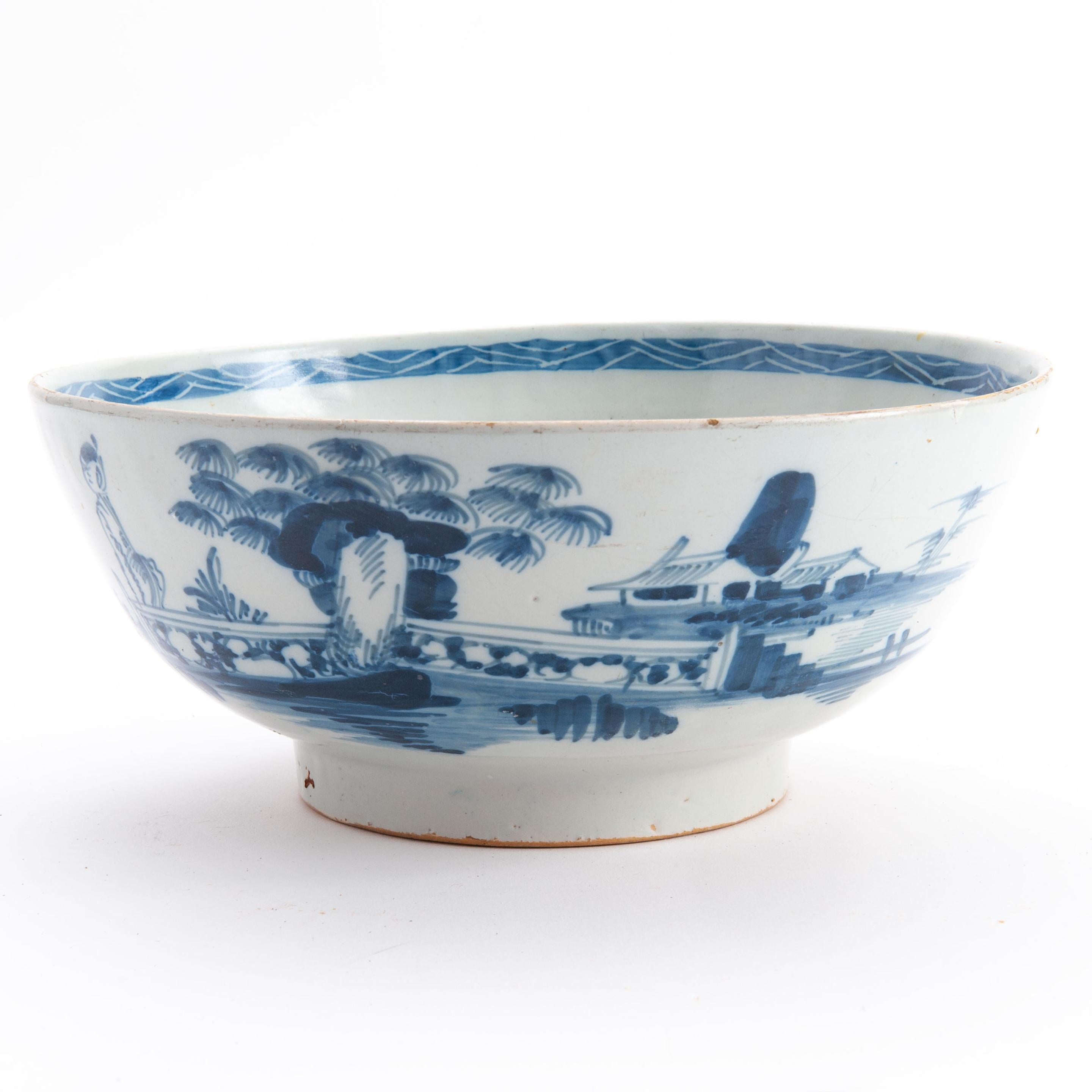 Ref: KA035

18th century English Liverpool Delft blue and white bowl. 
Hand-painted.
Circa 1760.

Measurements: H: 11cm (4.3