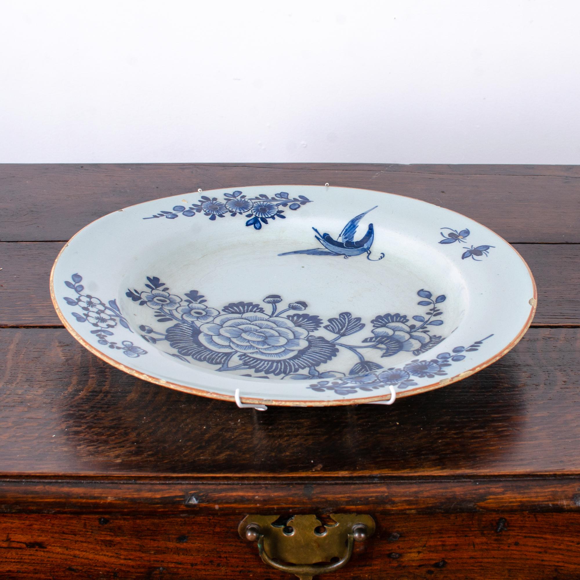 English Delft Charger, 18th Century In Good Condition For Sale In Savannah, GA