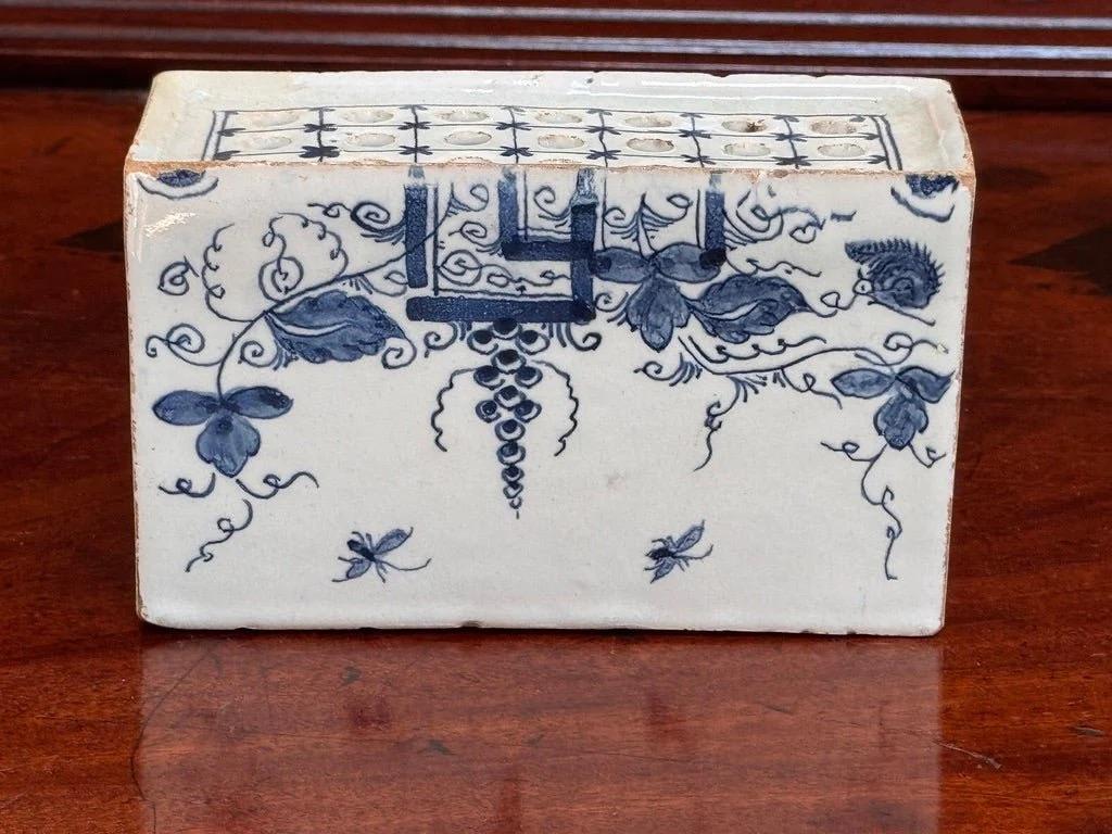 Anglais Brique fleurie anglaise de Delft, c.C. 1760 en vente