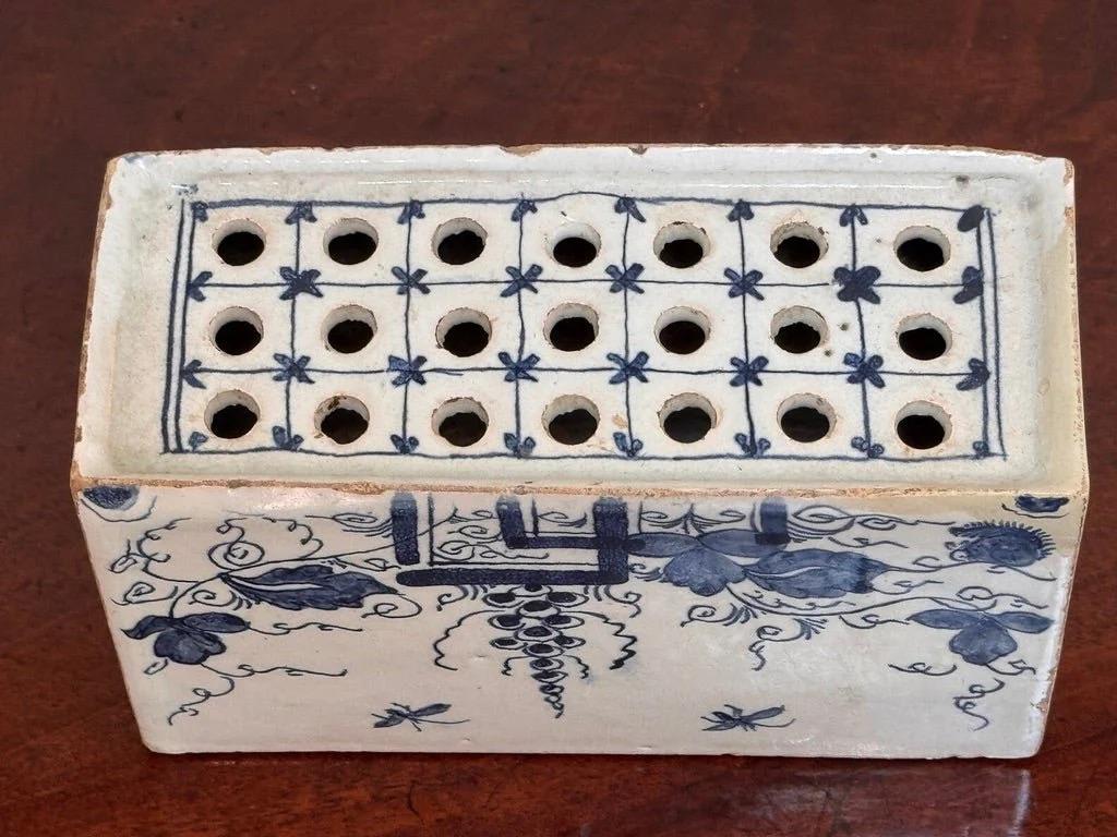 Brique fleurie anglaise de Delft, c.C. 1760 Bon état - En vente à Charlottesville, VA