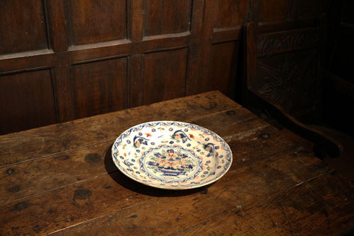 Mid-18th Century English Delftware Charger Polychrome Colors Bristol Works, 18th Century For Sale