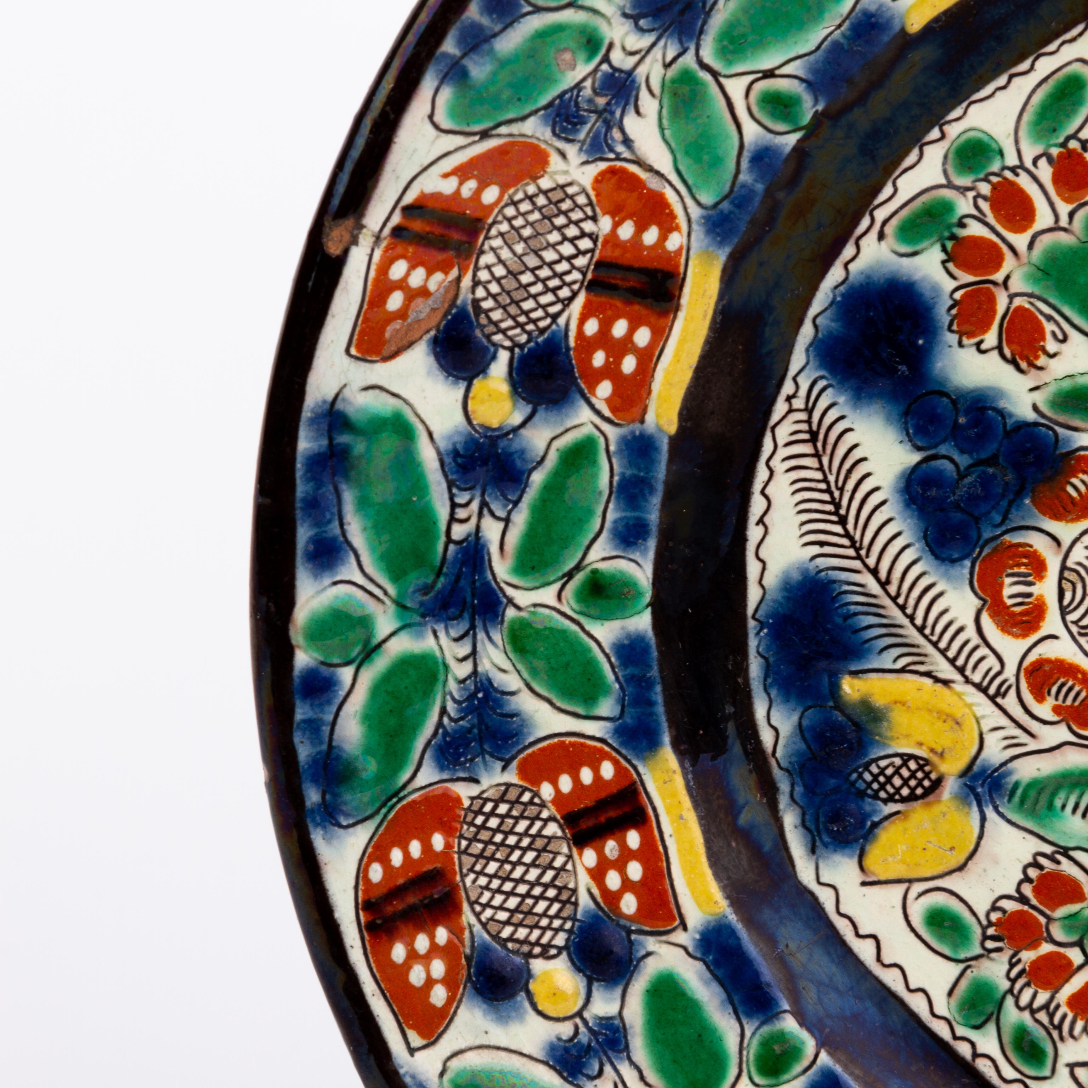 English Delftware Polychrome Plate 18th Century In Good Condition In Nottingham, GB
