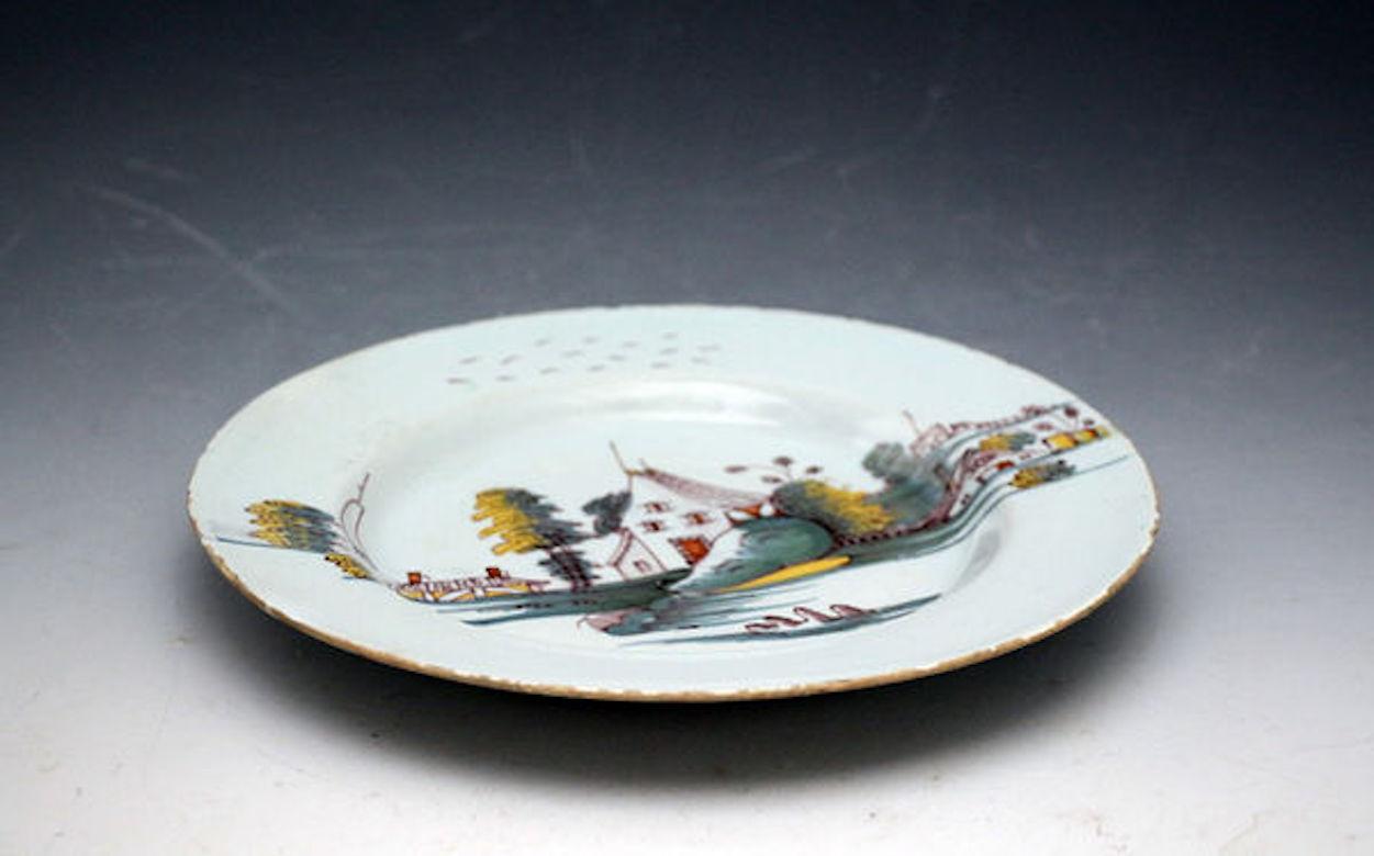 English Delftware Seascape Pottery Plate in Chinese Fashion, Mid-18th Century In Good Condition For Sale In Woodstock, OXFORDSHIRE