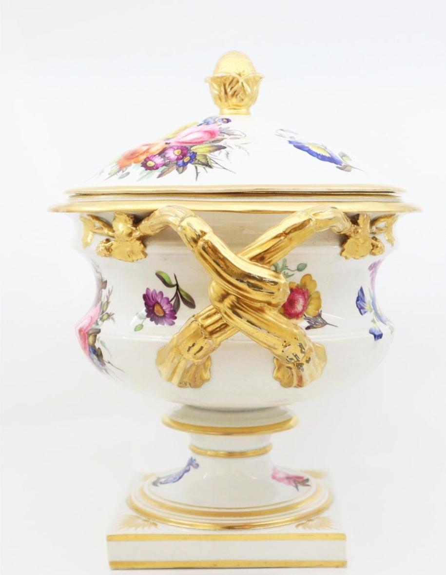 Hand painted derby porcelain, jar with lid, gilded, signed and dated
The Warwick vase was a popular shape during the early 19th century in Europe. Widely copied in decorative arts.
This impressive and attractive piece is hand painted with panels