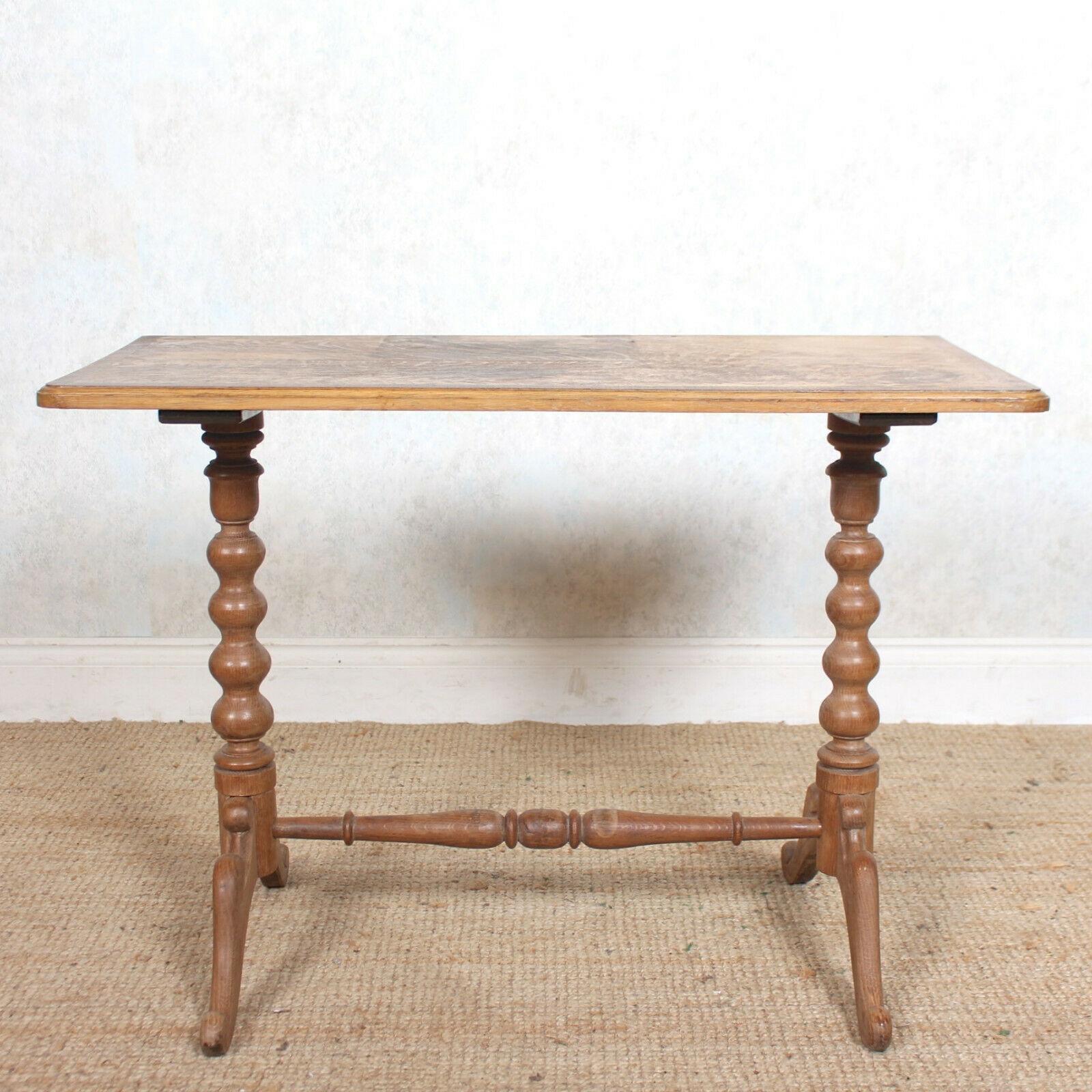 An impressive 19th century light oak writing table.
The worn crossbanded top with chamfered edges, rounded corners raised on bobbin supports and well carved feet united by a turned stretcher.
England, circa 1860