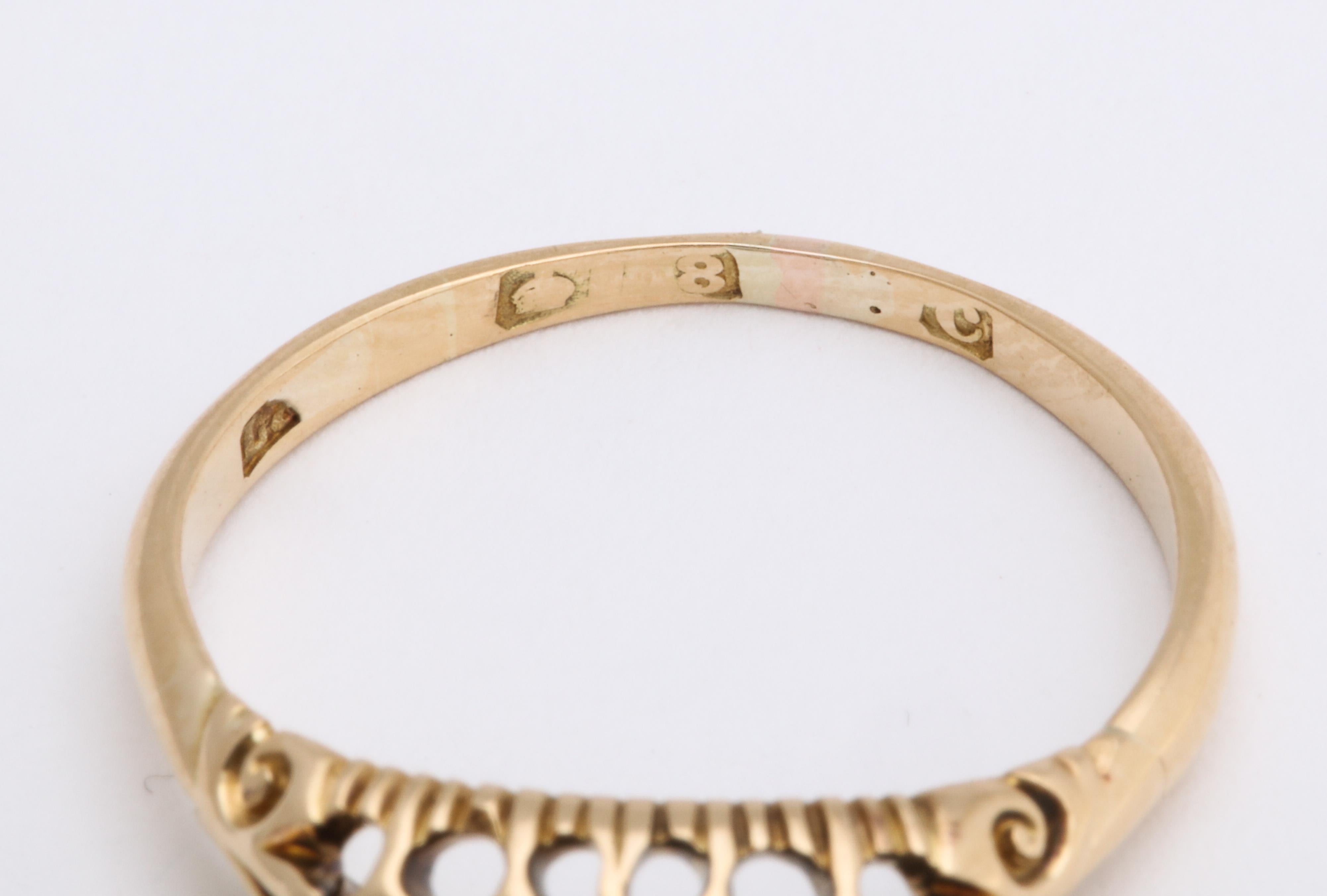 Englischer 18k Gold Diamant Fünf-Stein-Ring, Mitte 20. Jahrhundert für Damen oder Herren im Angebot