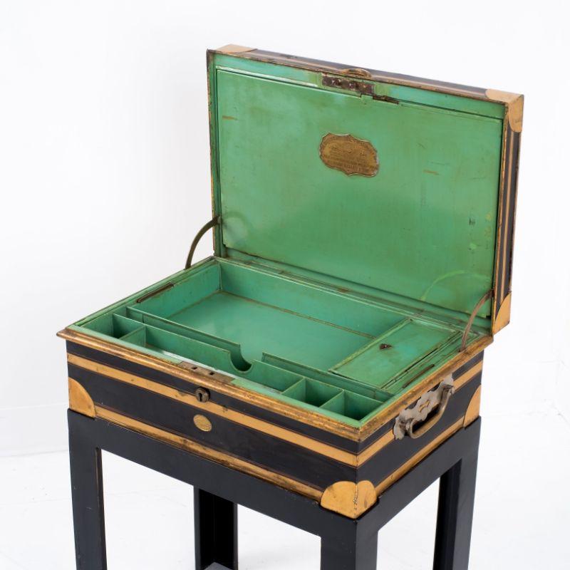 English Diamond Jubilee Patent Dispatch Box by Allibhoy Vallijee & Sons, 1897 In Good Condition For Sale In Kenilworth, IL