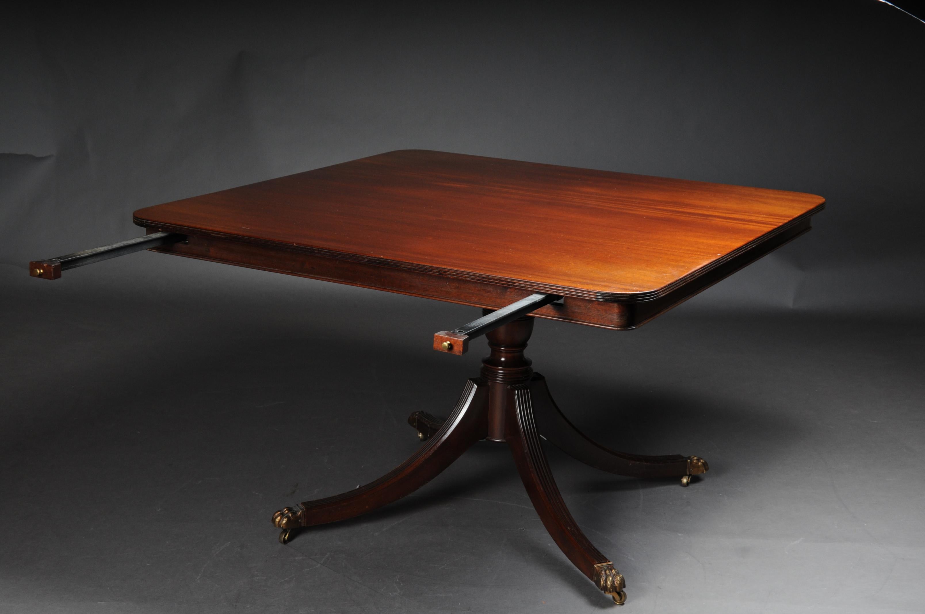 English dining table / table, mahogany, Victorian - extendible

Victorian table made of solid mahogany, England, 20th century
2 table tops available (see pictures).
Tabletop on four paws shaped bronze feet which are equipped with wheels. In the shop