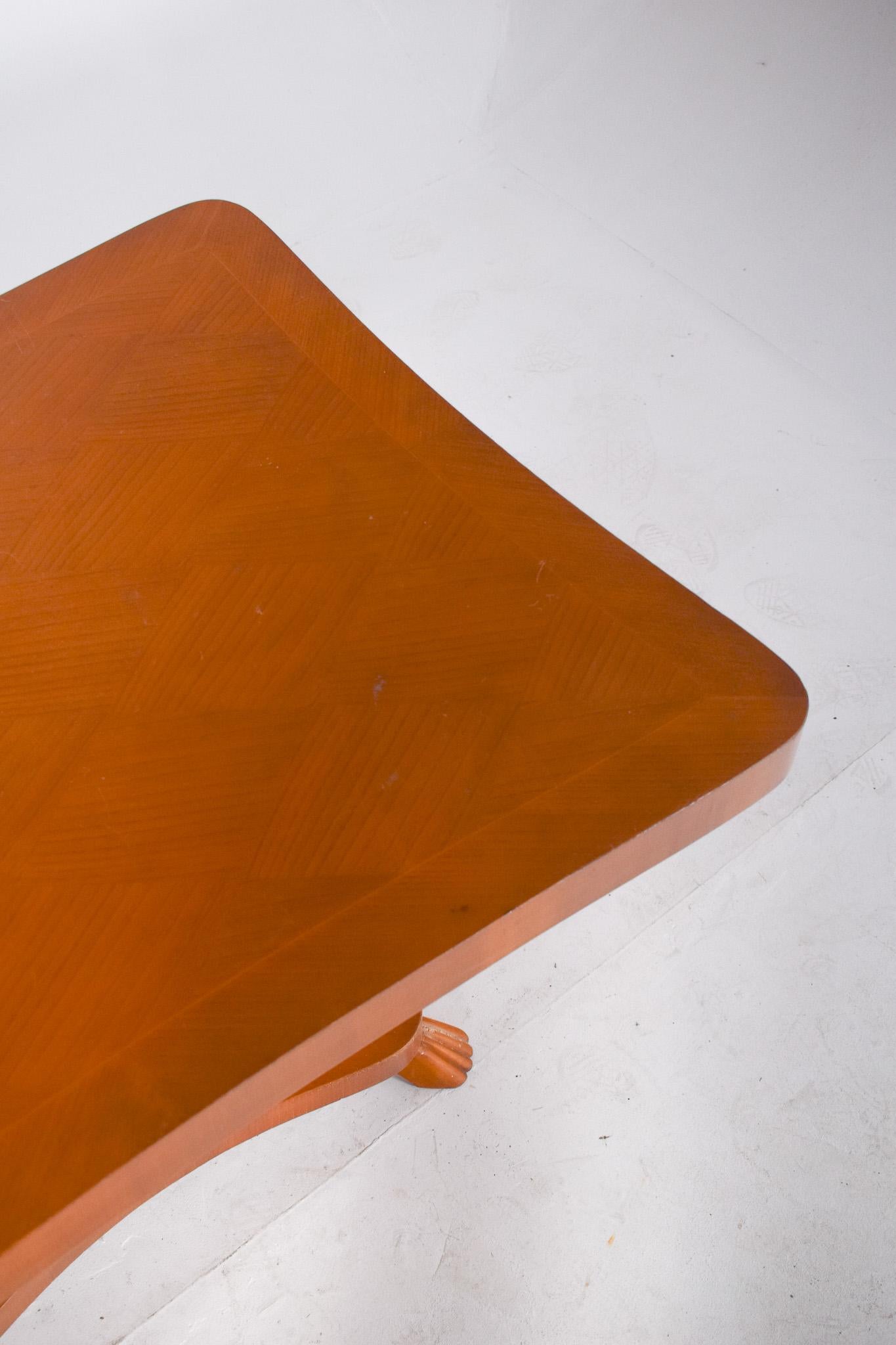 20th Century English Dining Table with Central Pedestal For Sale