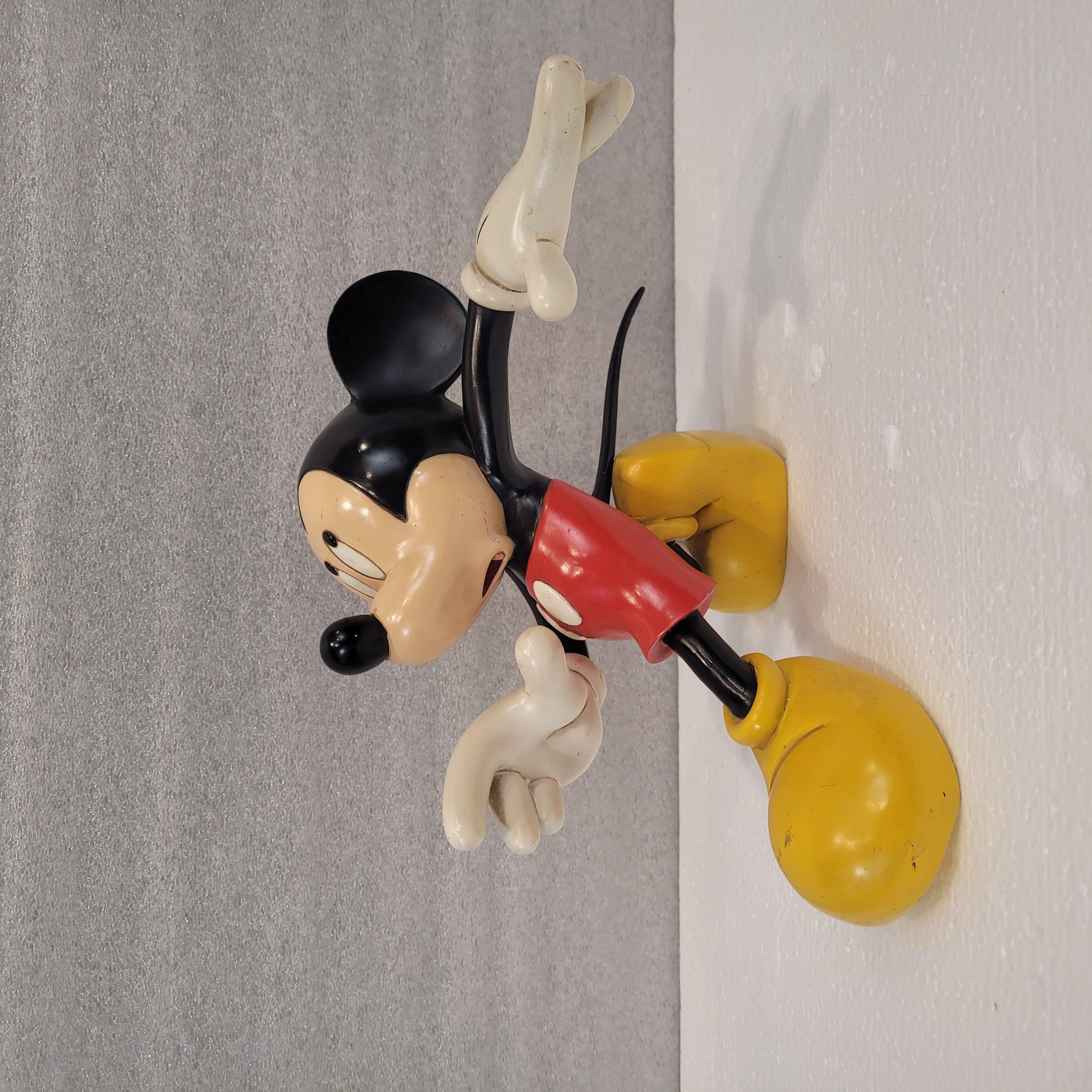 English Disney  Sculpture “Mickey Mouse on the Run”Resin  Epoxy Vintage Disney In Good Condition In Valladolid, ES
