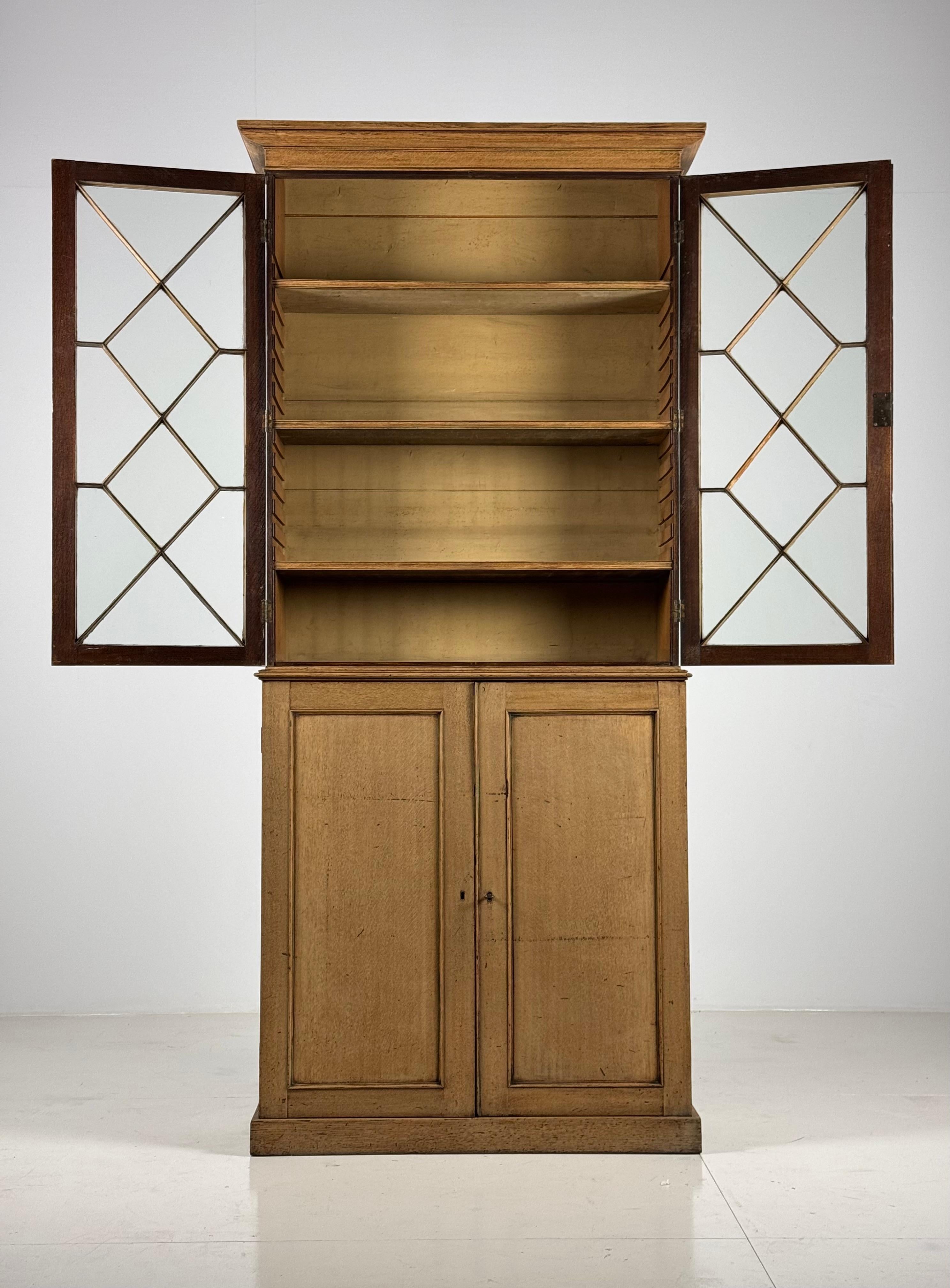 English display case 19th century oak For Sale 5