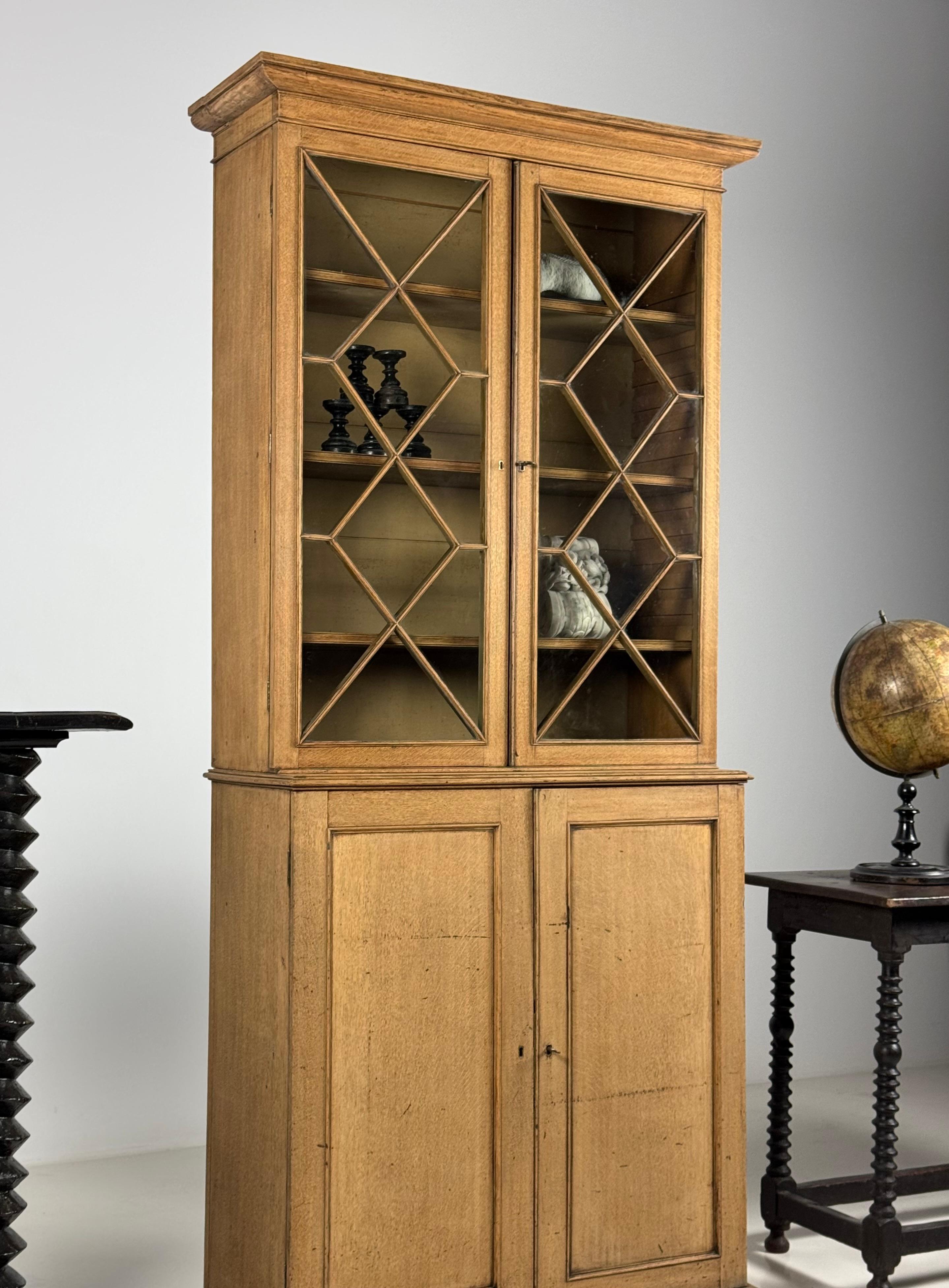 English display case 19th century oak For Sale 11