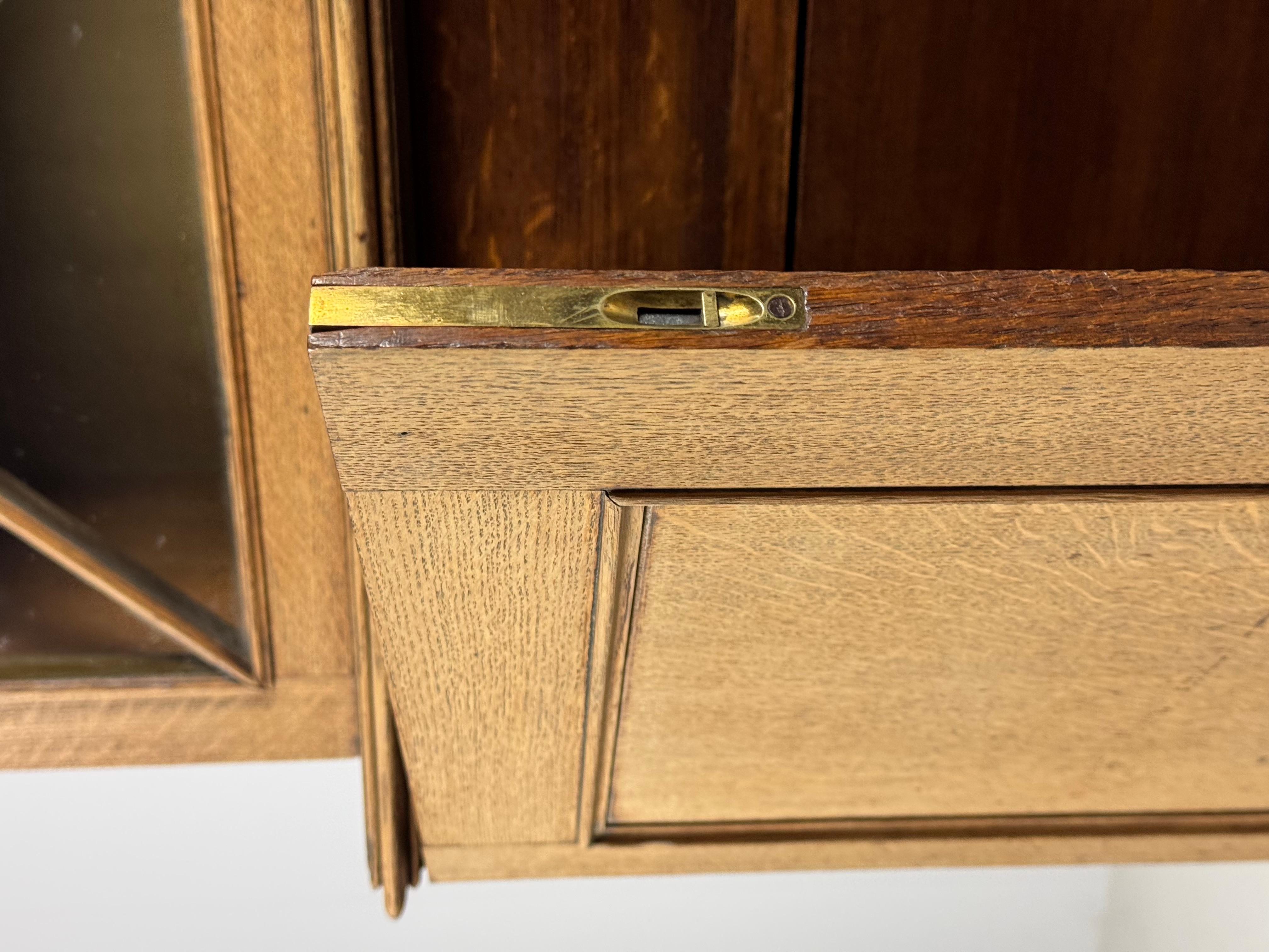English display case 19th century oak For Sale 13