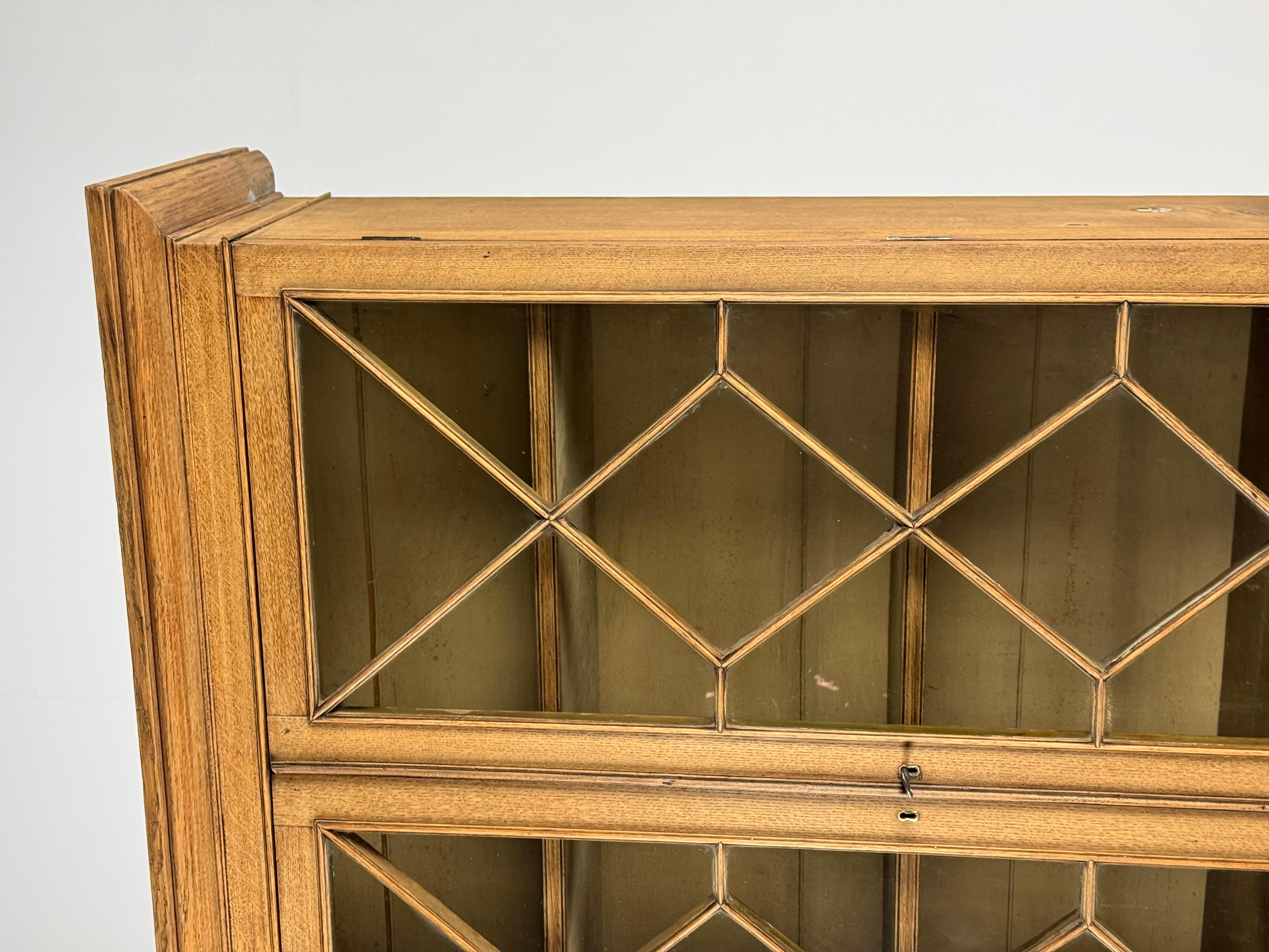 English display case 19th century oak For Sale 2