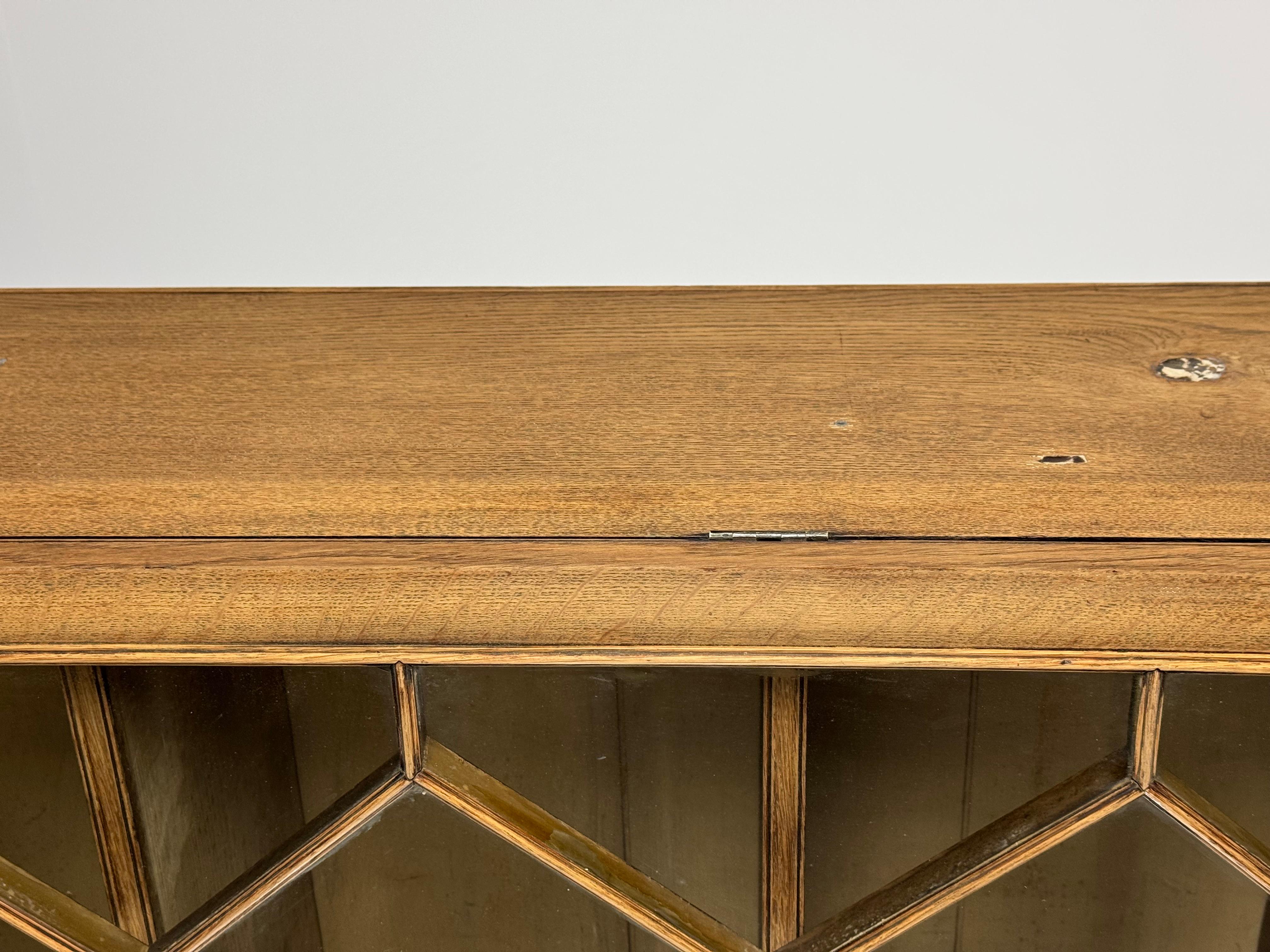 English display case 19th century oak For Sale 4