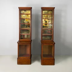 English Display cases in wood and glass, mid 1800s