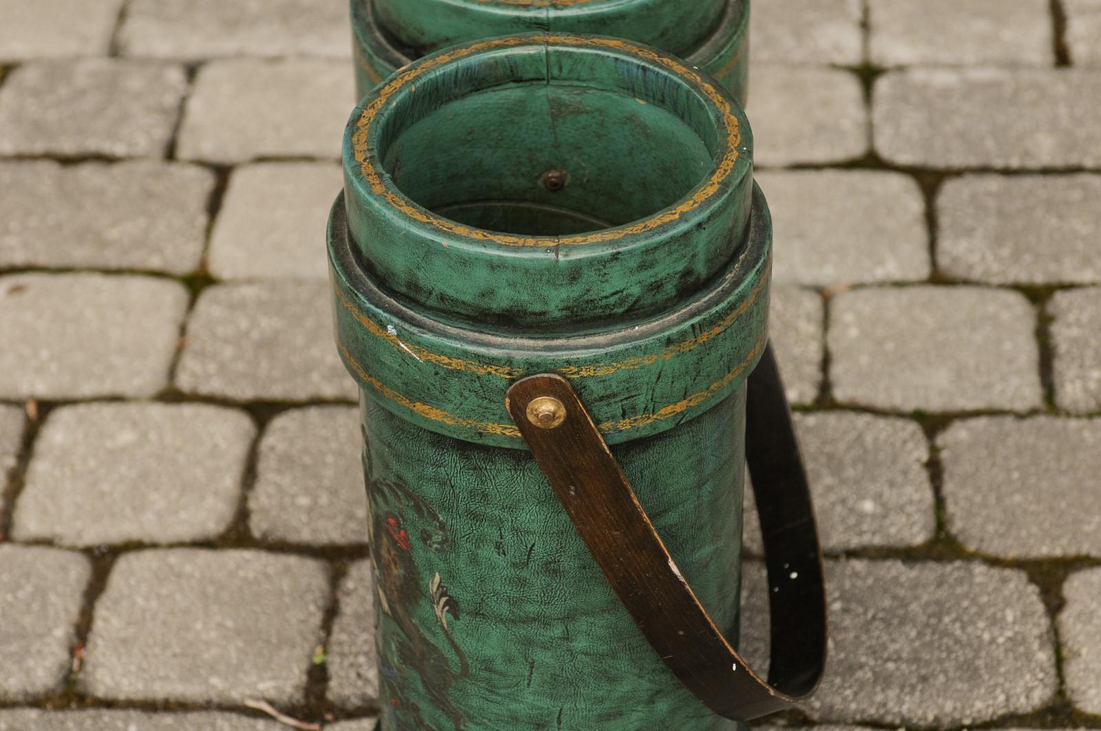 Secchio inglese doppio in pelle con manico e stemma reale, 1920 circa in vendita 1