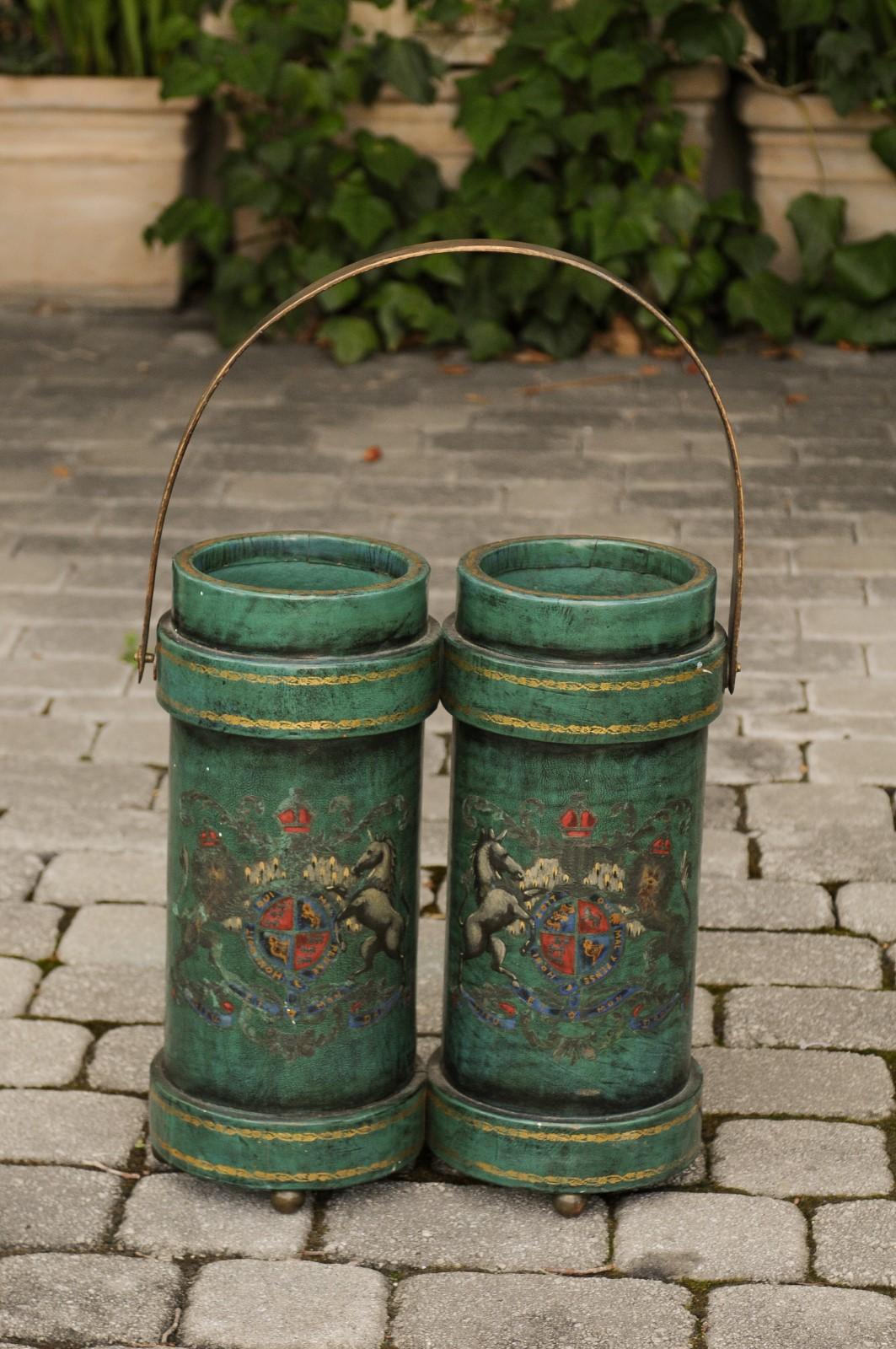 An English double leather bucket from the early 20th century, with royal motto and coat of arms. Boasting a lovely shade of green, this double leather bucket is adorned on the front with the English royal coat of arms, made of a lion and a unicorn