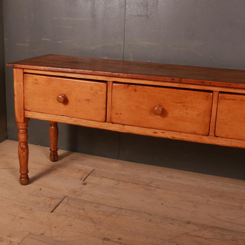 Good 19th century English 3-drawer pine dresser base, 1840

Dimensions:
72 inches (183 cms) wide
20.5 inches (52 cms) deep
31 inches (79 cms) high.

 