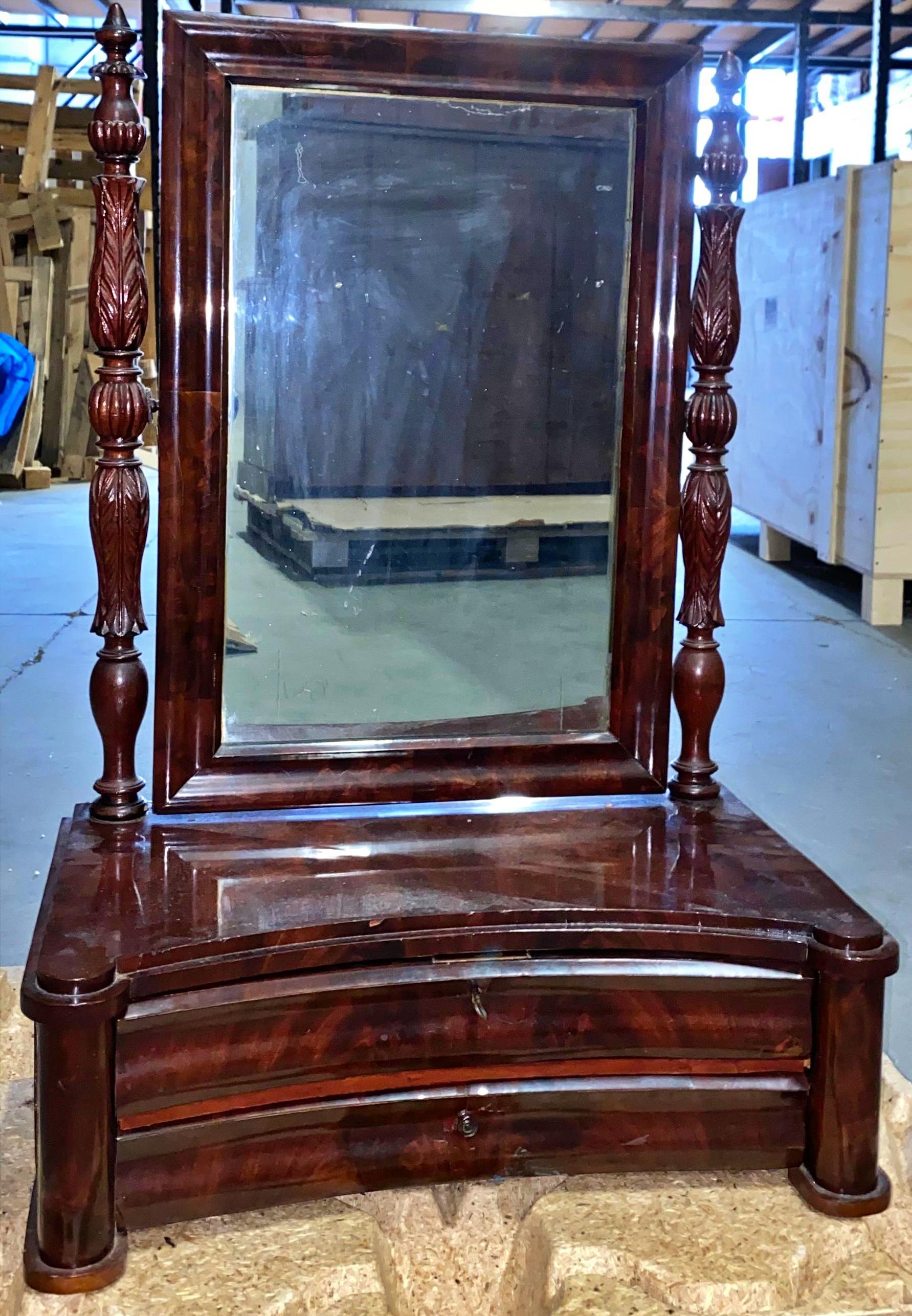 English dressing table late 19th century
walnut root
80cm x 70cm
good condition