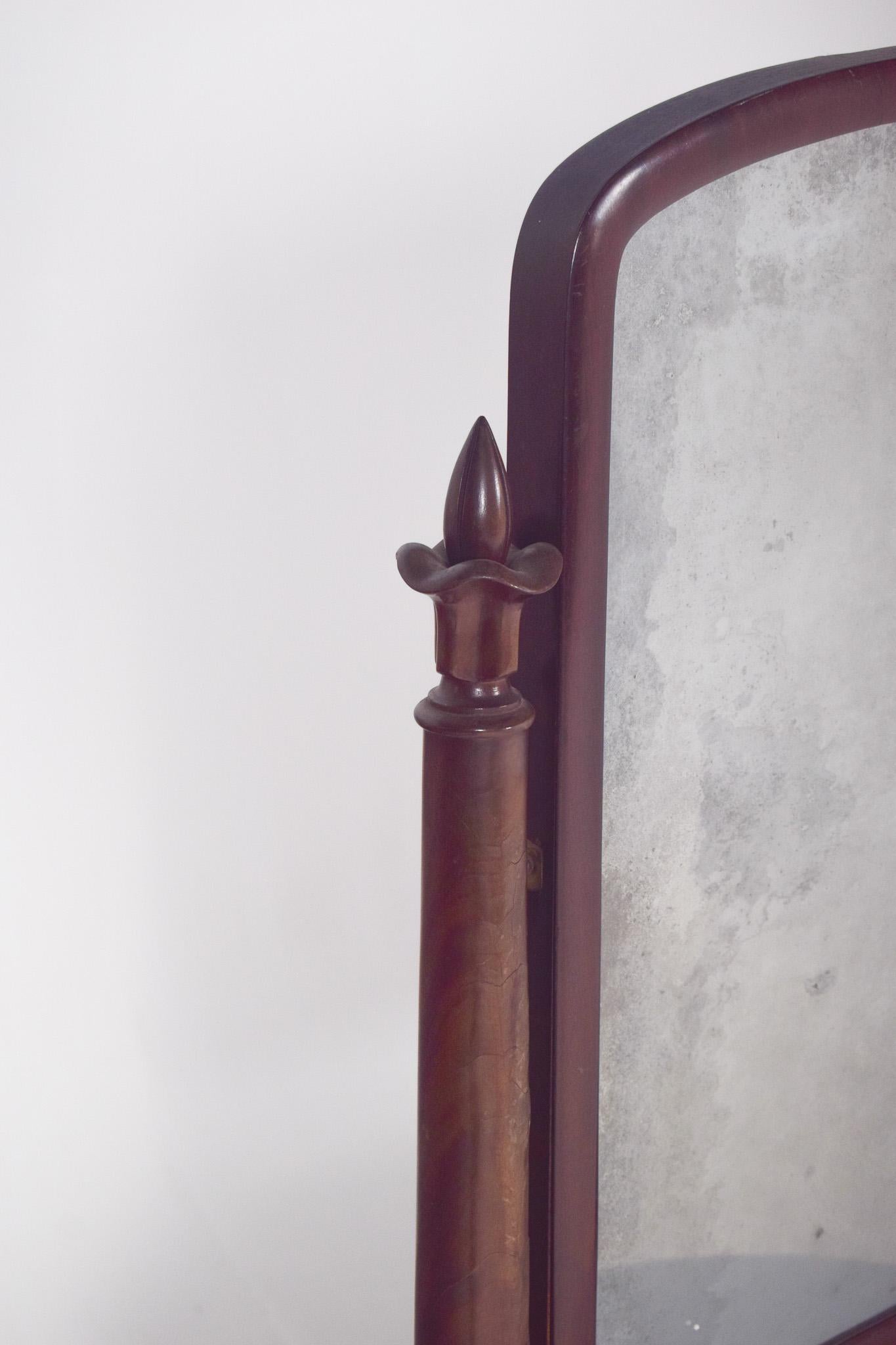 Inglese Specchio da toeletta inglese con torniture in vendita