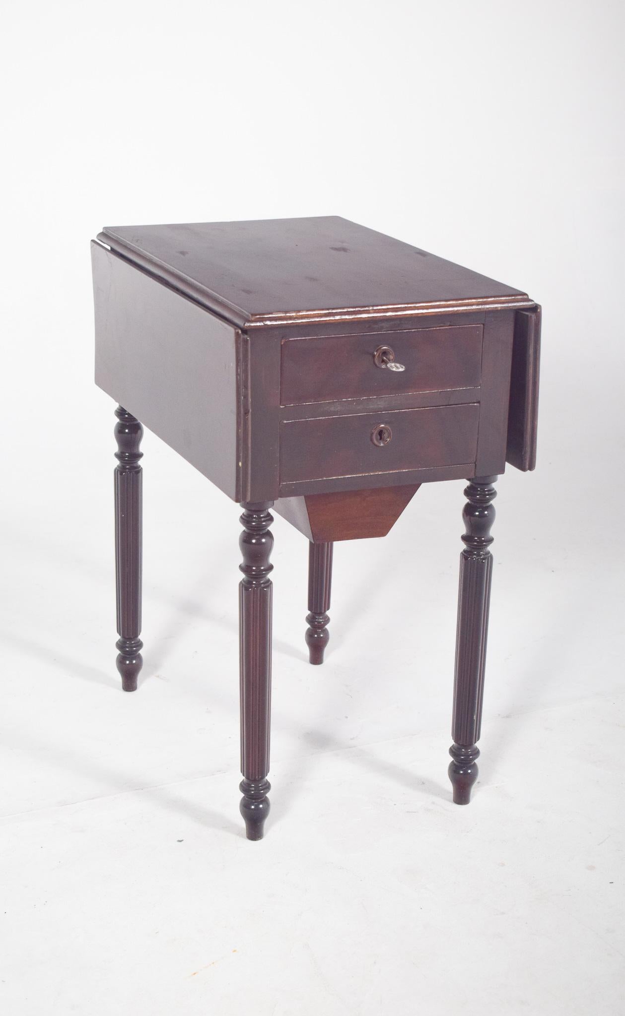 English Drop Leaf Rectangular Side Table In Good Condition For Sale In Lisboa, Lisboa