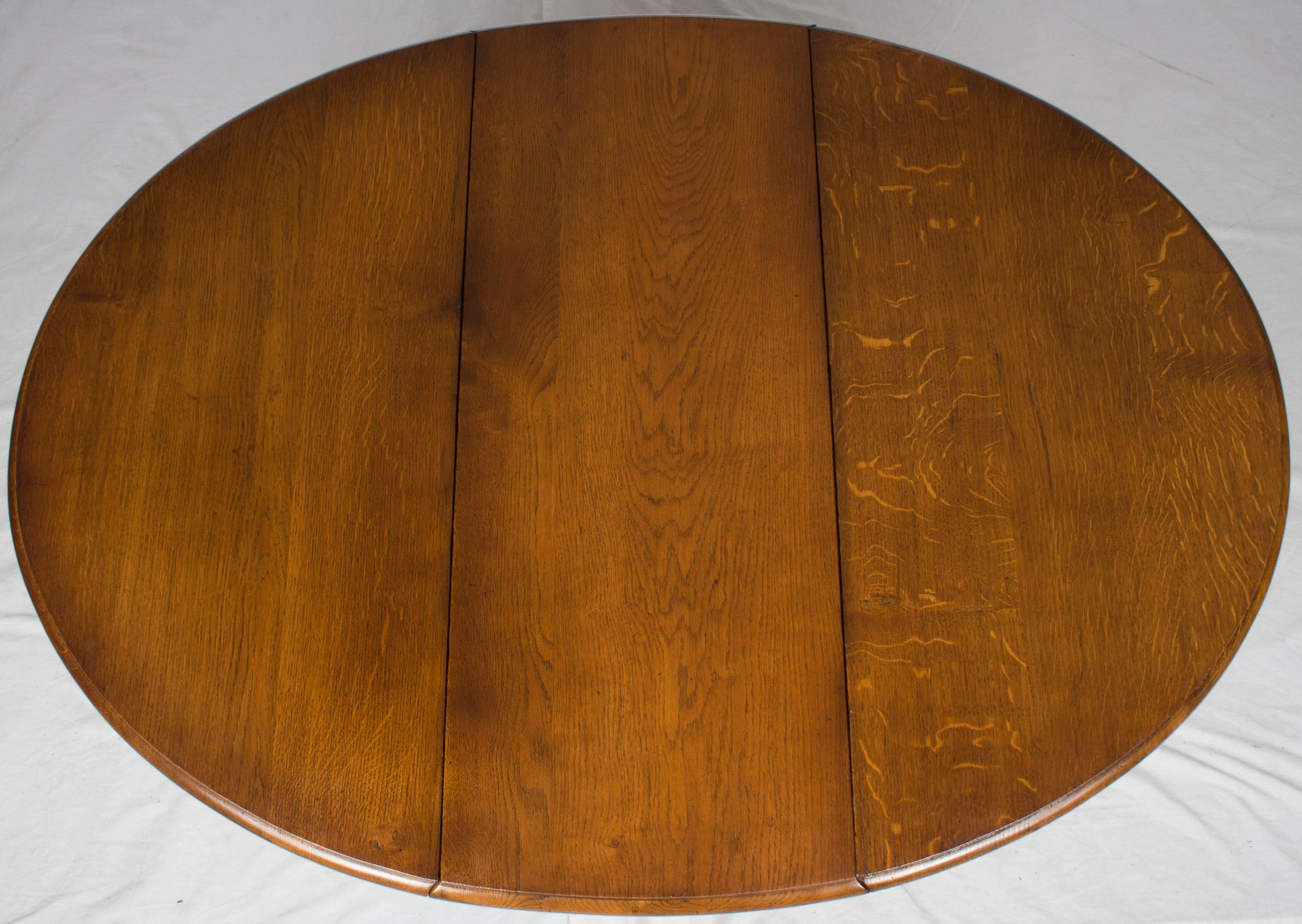 English Drop Leaf Turned Gate Leg Table In Good Condition For Sale In Atlanta, GA