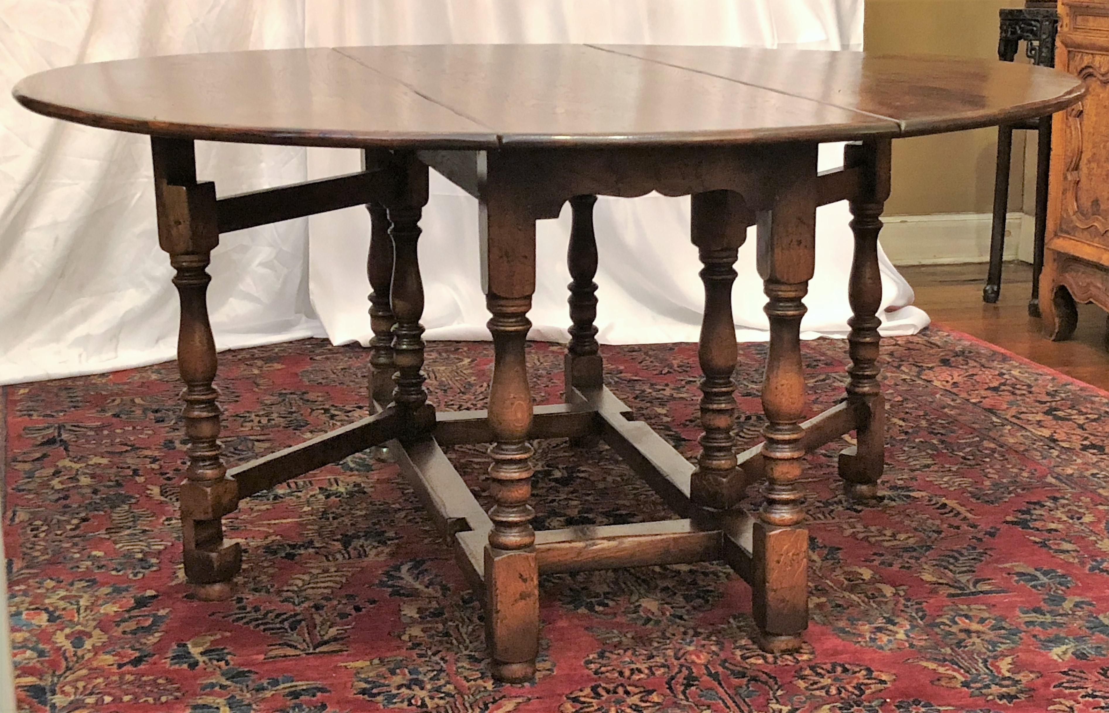 English Drop-Leaf Yew Wood Round Table For Sale 4