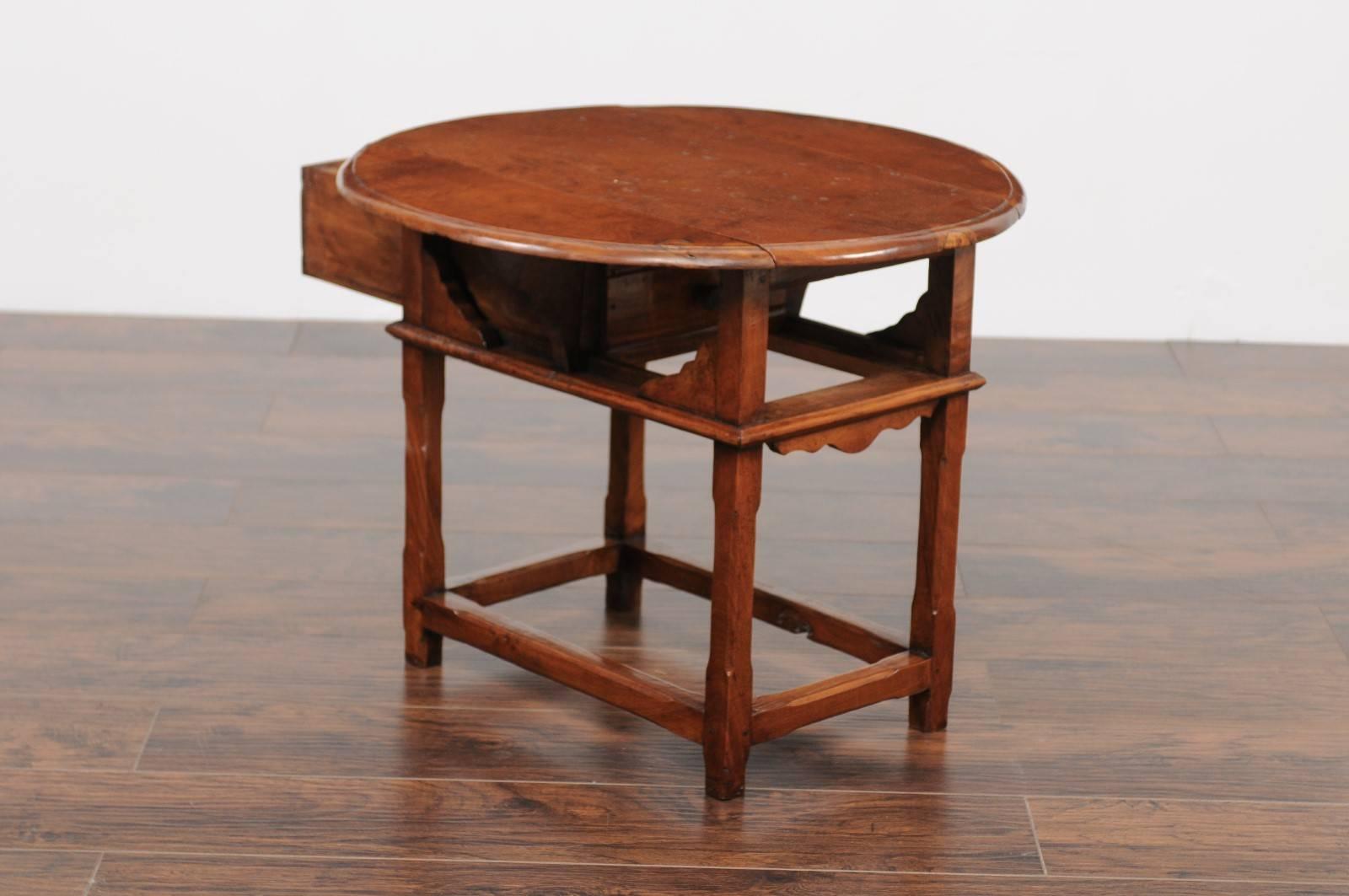 English Drop-Leaf Yew Wood Side Table with Single Drawer and Side Stretcher In Good Condition For Sale In Atlanta, GA