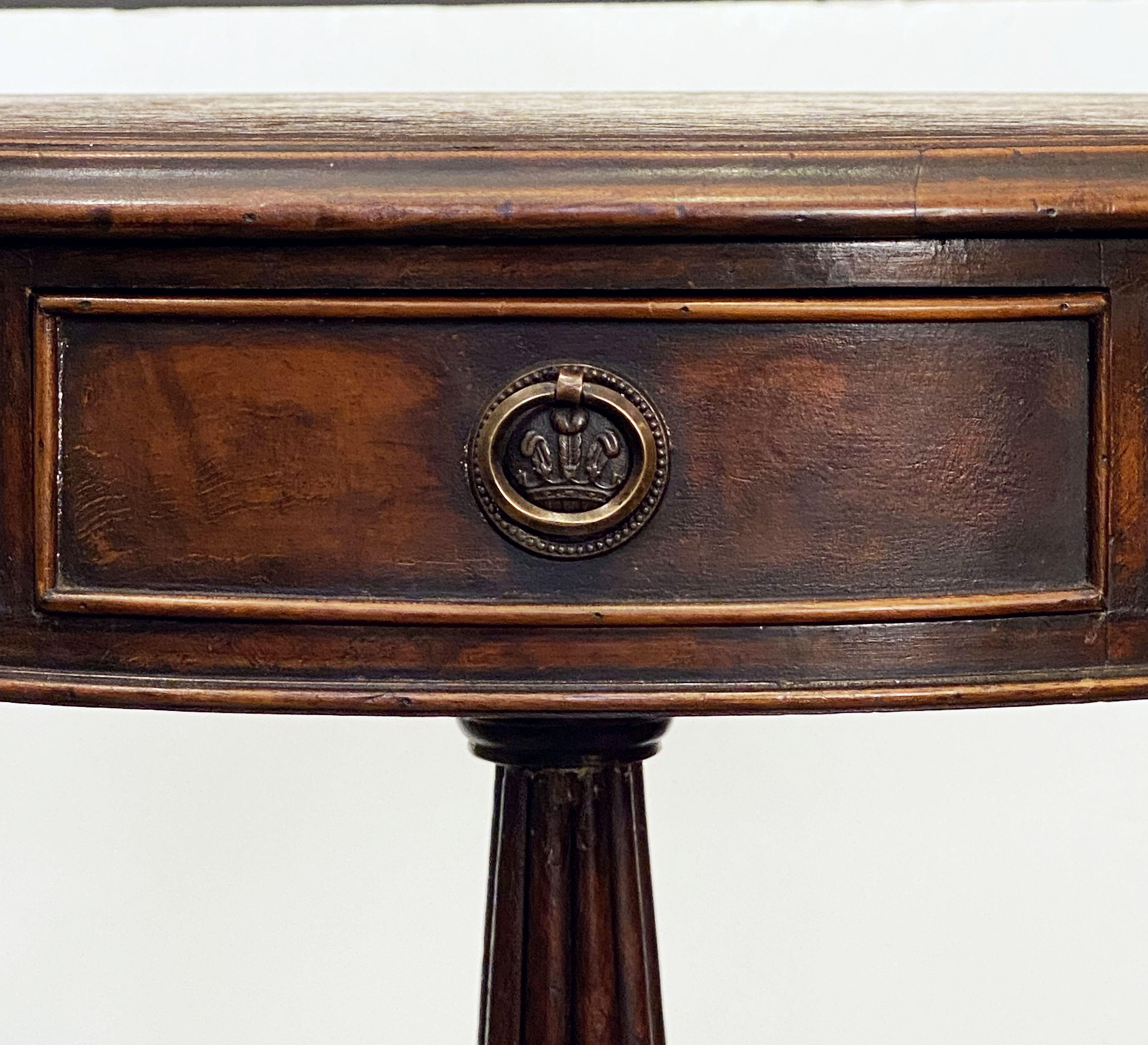 English Drum Table of Mahogany with Leather Top from the Edwardian Era For Sale 4