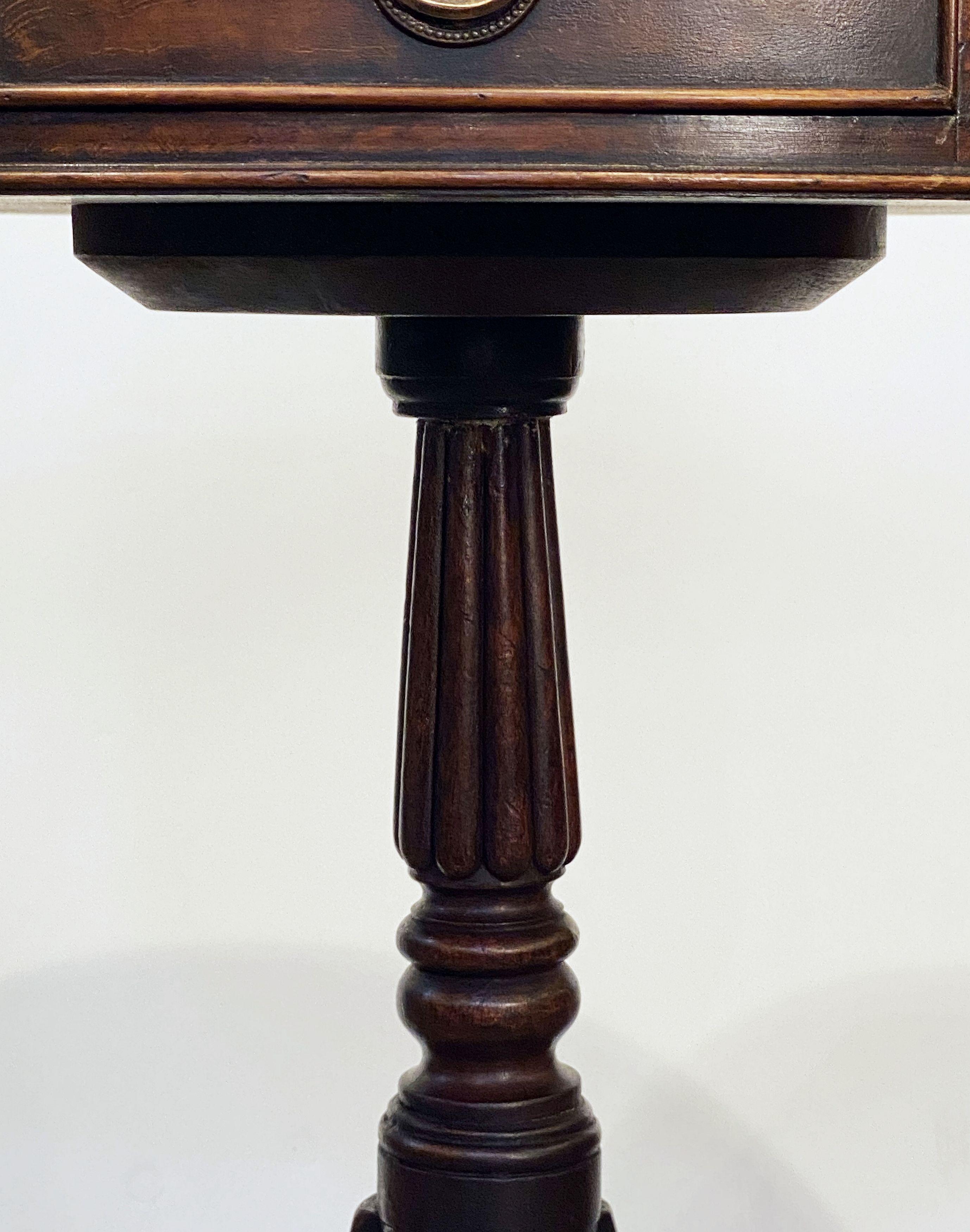 English Drum Table of Mahogany with Leather Top from the Edwardian Era For Sale 5