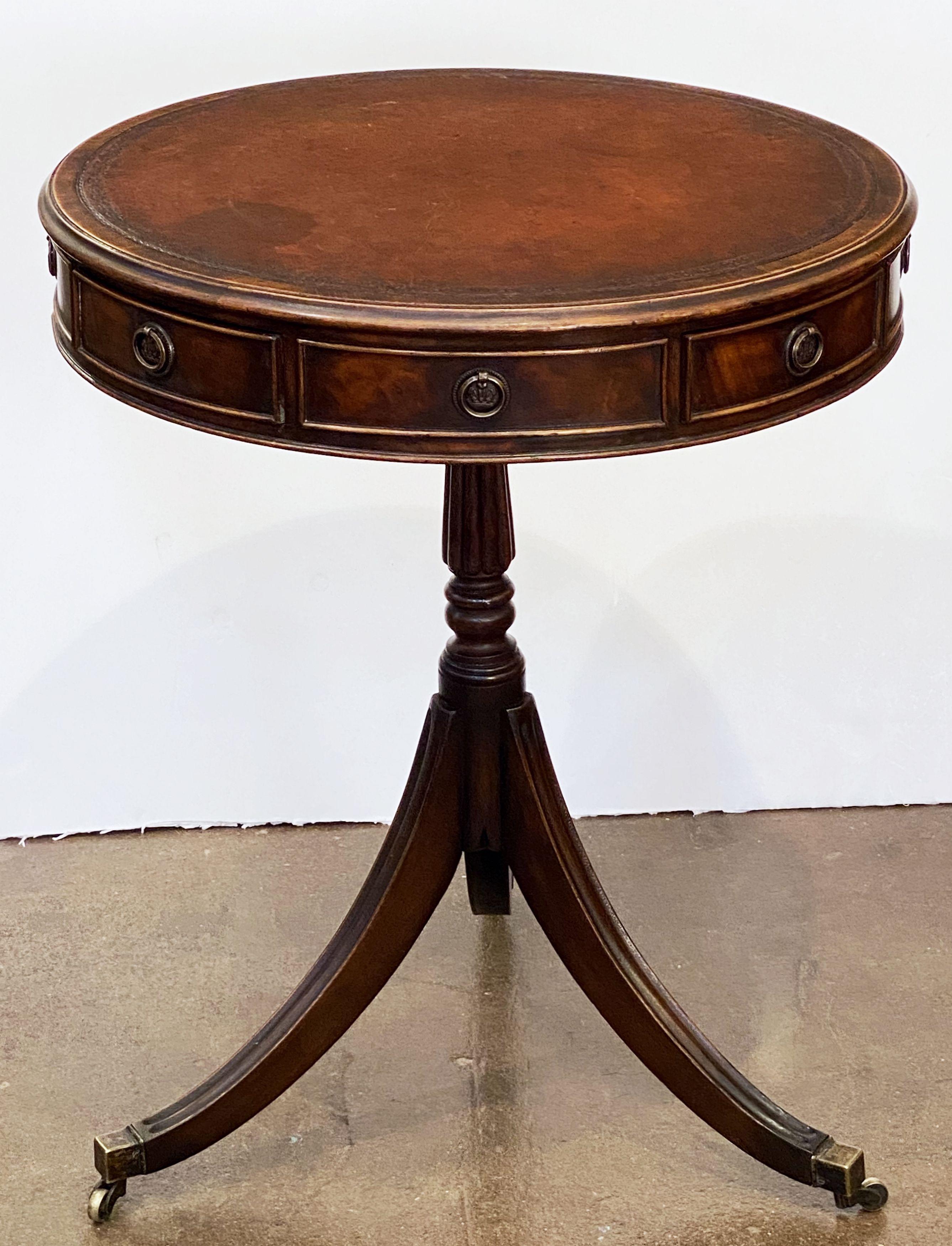 English Drum Table of Mahogany with Leather Top from the Edwardian Era For Sale 8