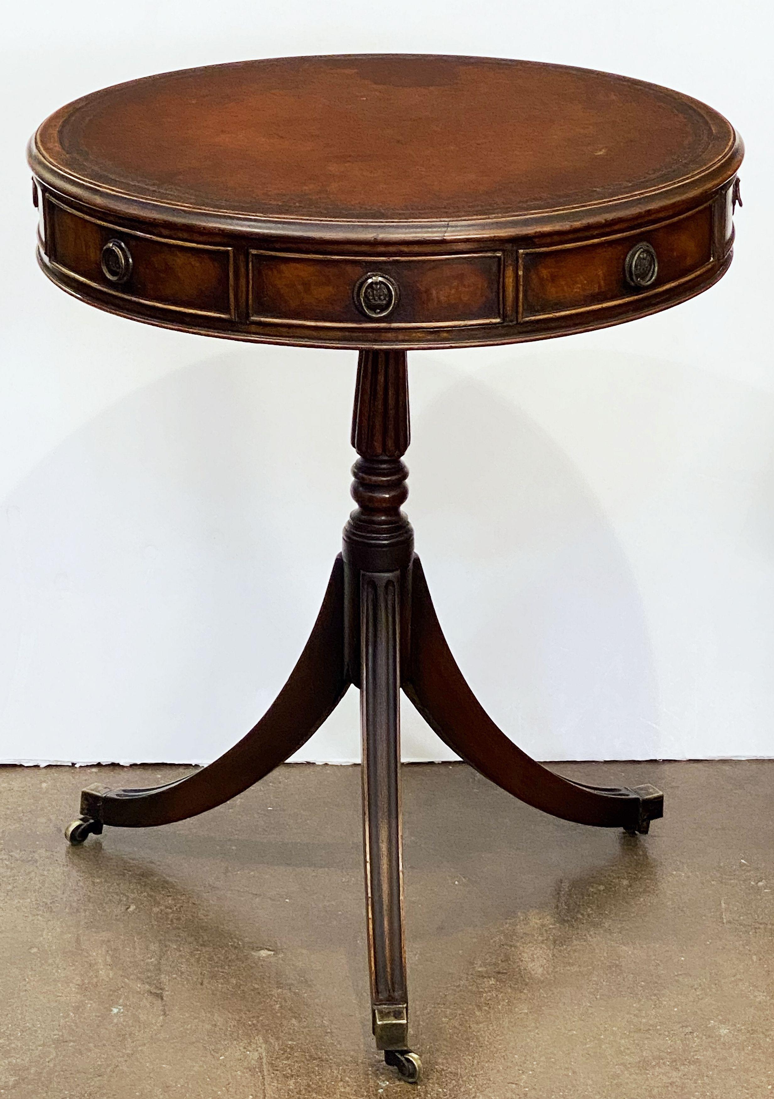 English Drum Table of Mahogany with Leather Top from the Edwardian Era For Sale 9