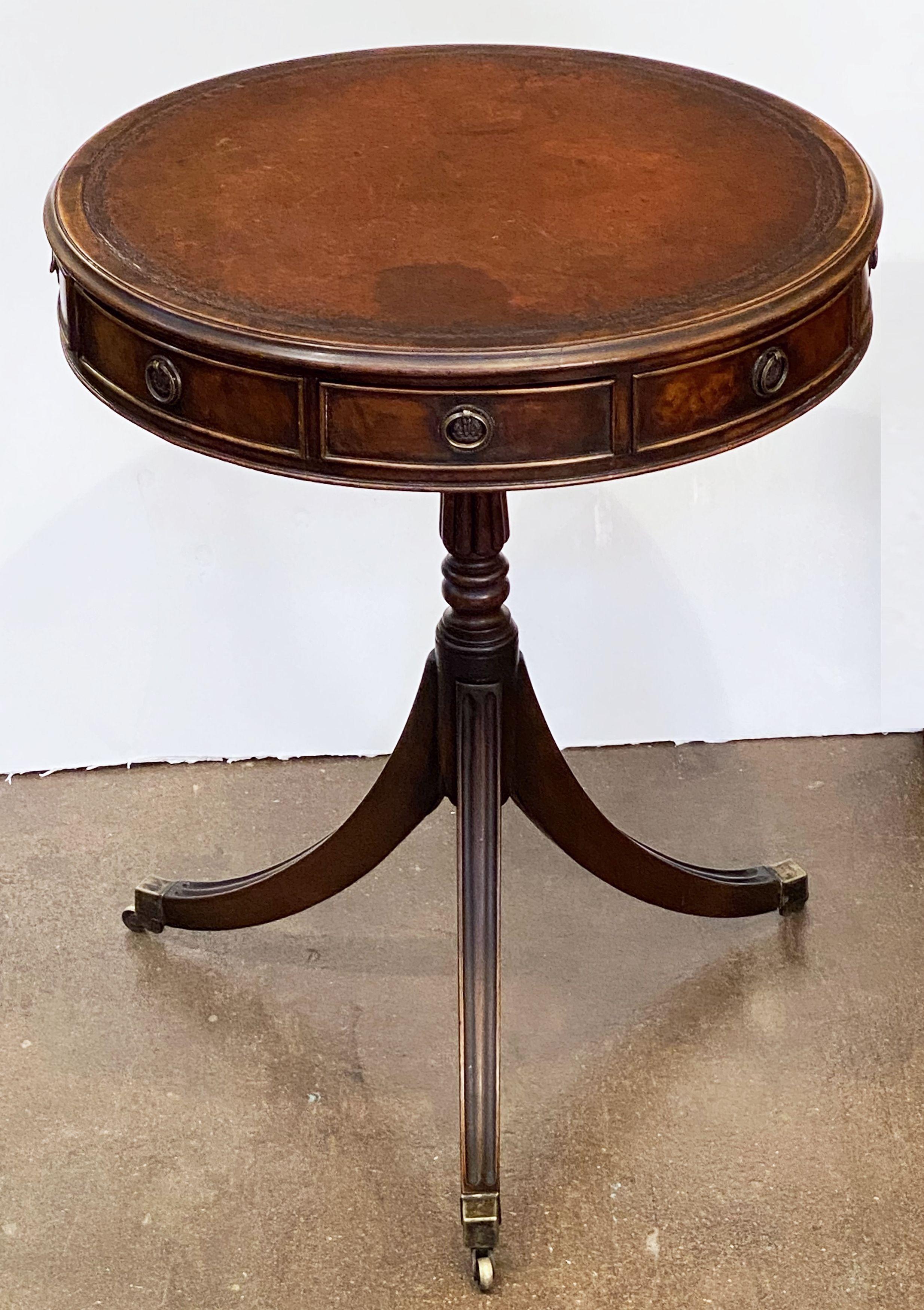 English Drum Table of Mahogany with Leather Top from the Edwardian Era For Sale 12