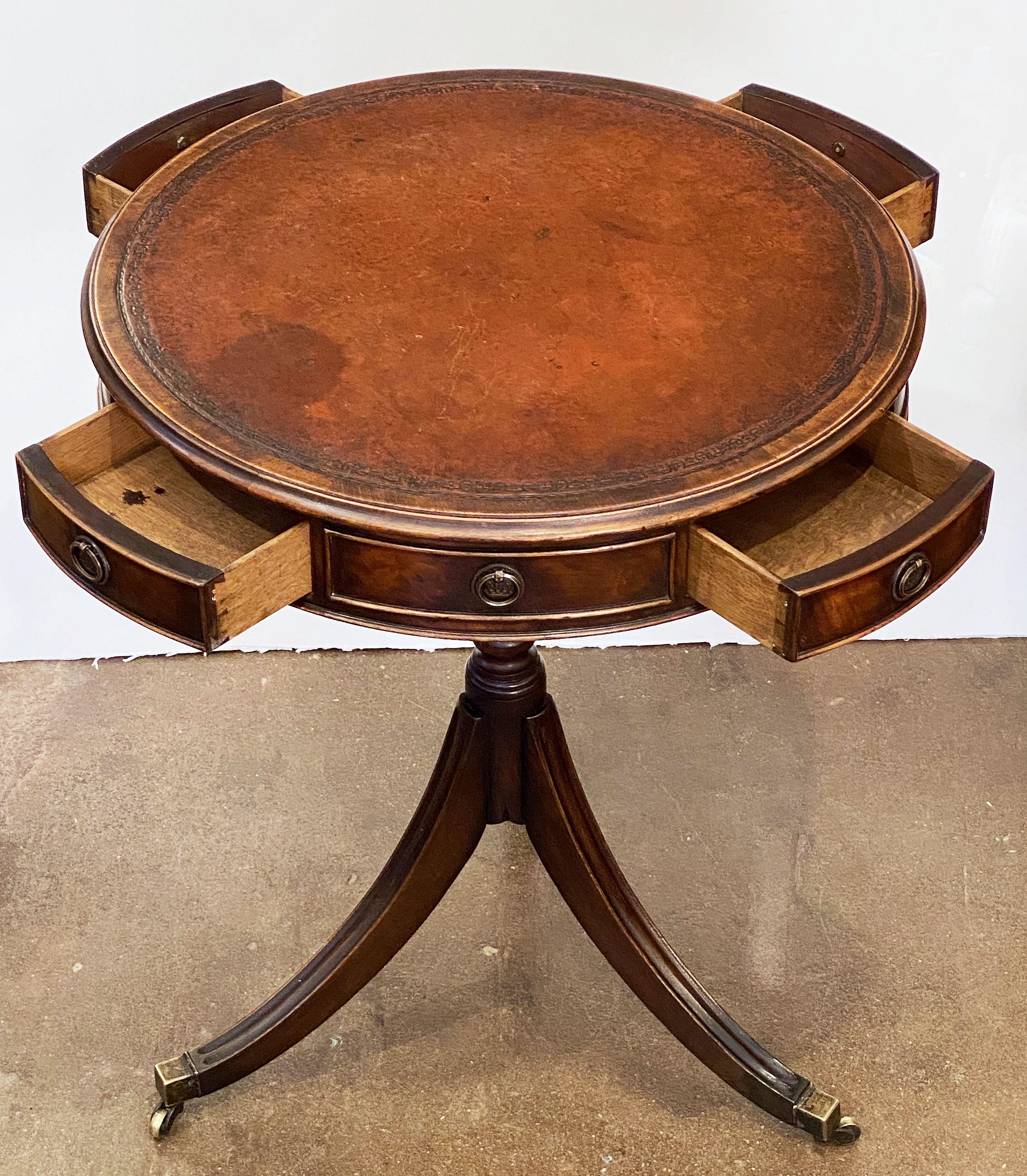 English Drum Table of Mahogany with Leather Top from the Edwardian Era In Good Condition For Sale In Austin, TX