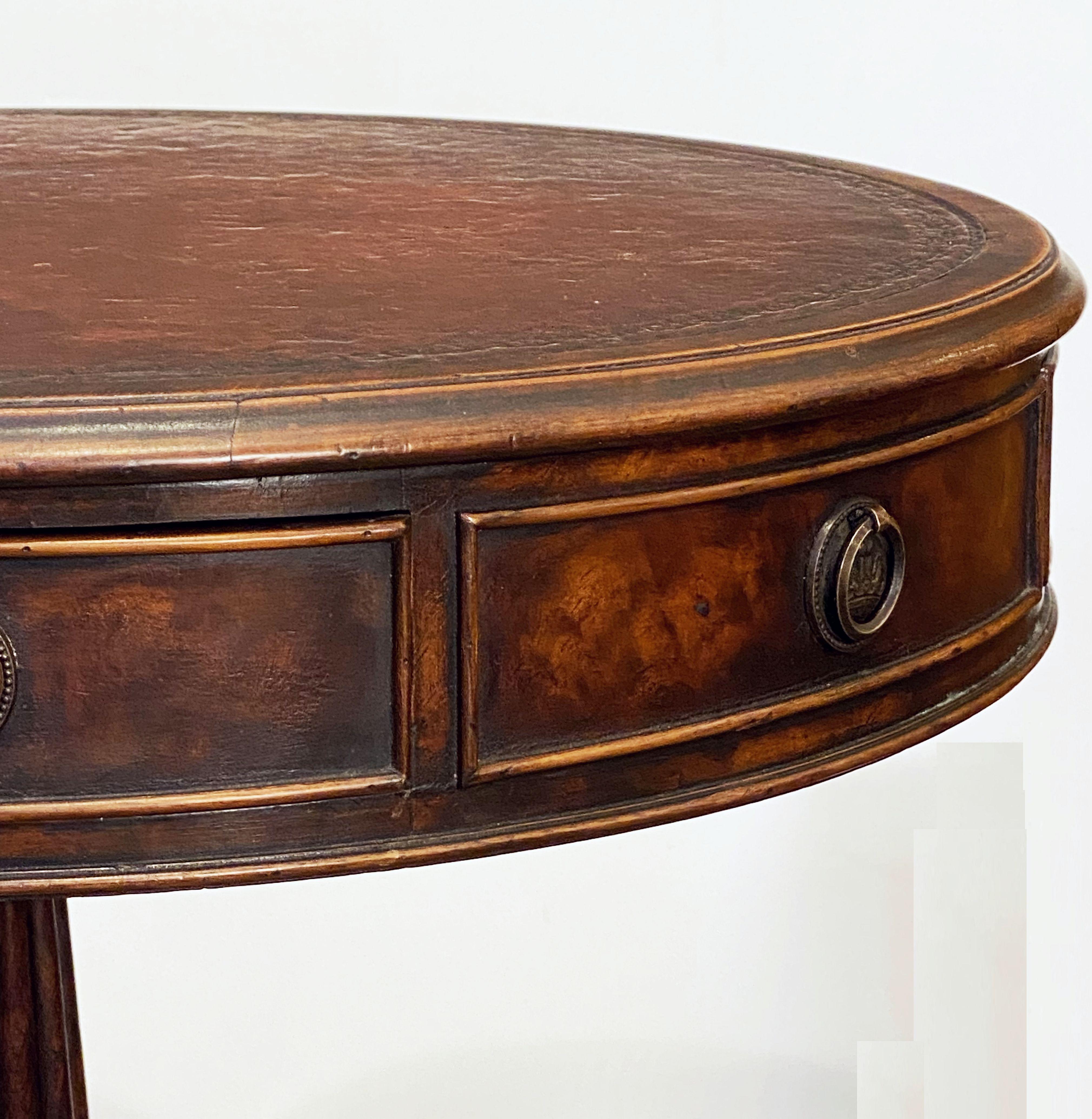 English Drum Table of Mahogany with Leather Top from the Edwardian Era For Sale 2