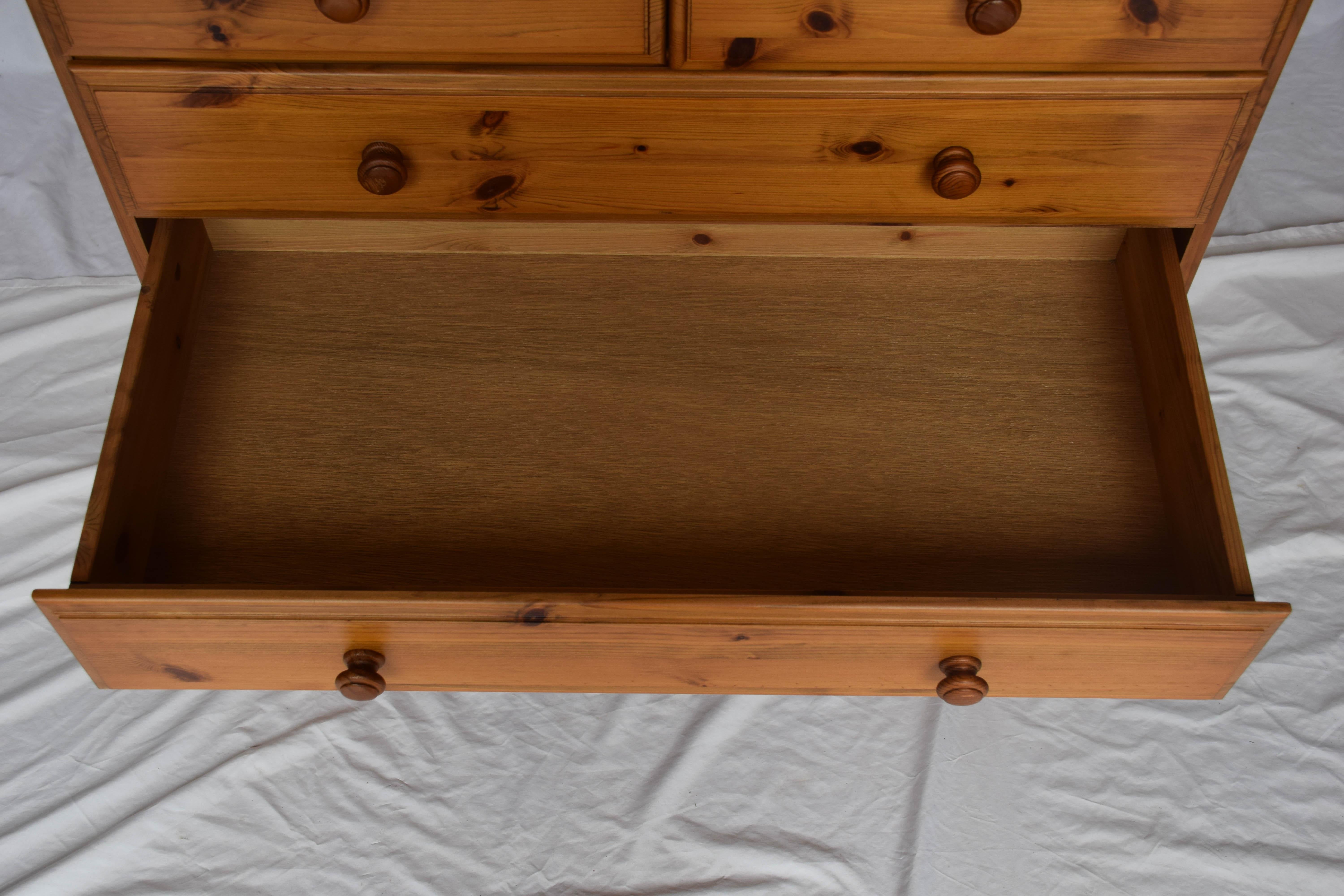 English Ducal 5 Drawer Chest of Drawers 2