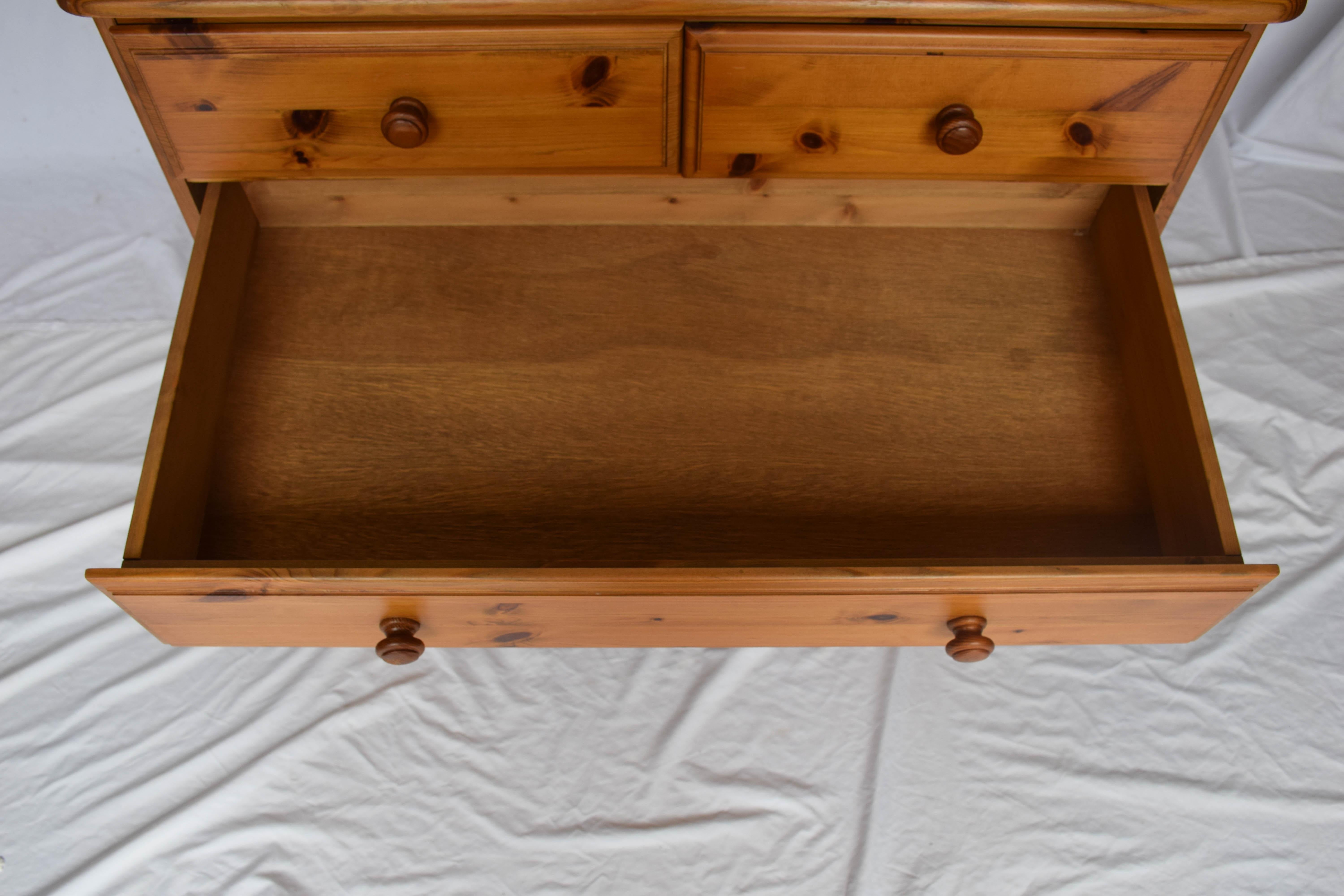 English Ducal 5 Drawer Chest of Drawers 3