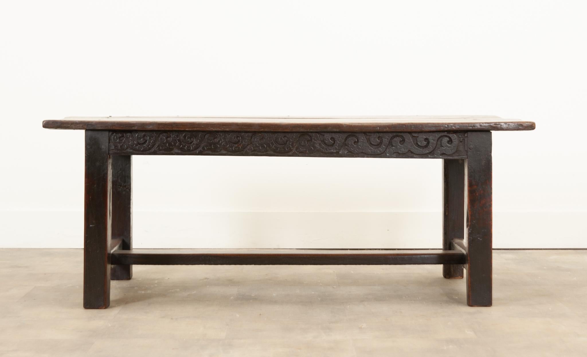 English Early 18th Century Carved Oak Low Table In Good Condition In Baton Rouge, LA